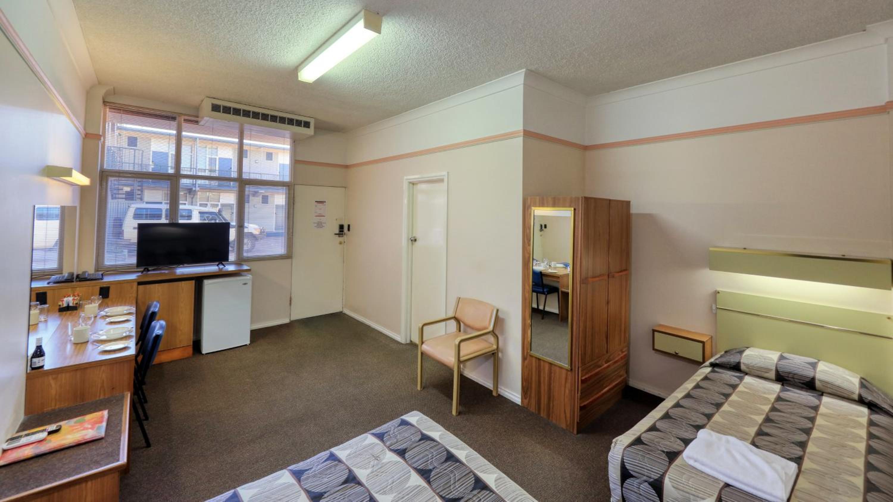 Twin Room - Photo 3