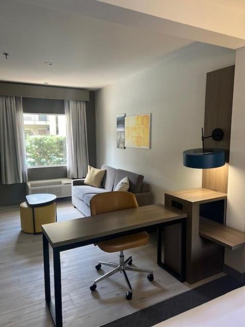 One Room Suite with Courtyard View - Non Smoking photo 1