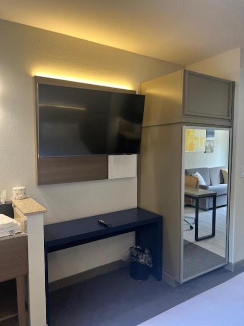 One Room Suite with Courtyard View - Disability Access/Non Smoking photo 3