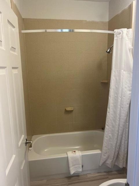 One Room Suite with Courtyard View - Disability Access/Non Smoking photo 2