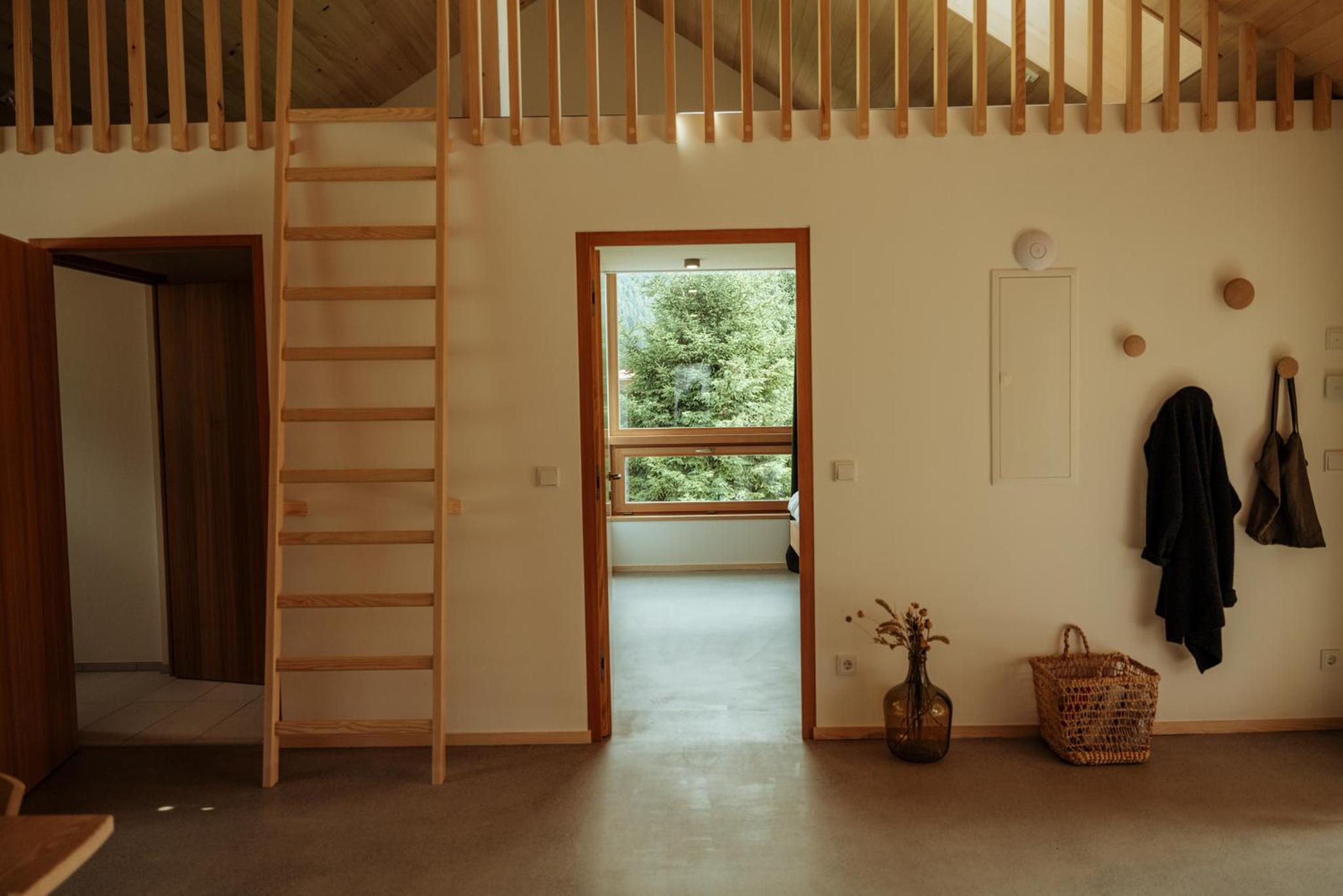 Family Room with Mountain View photo 2
