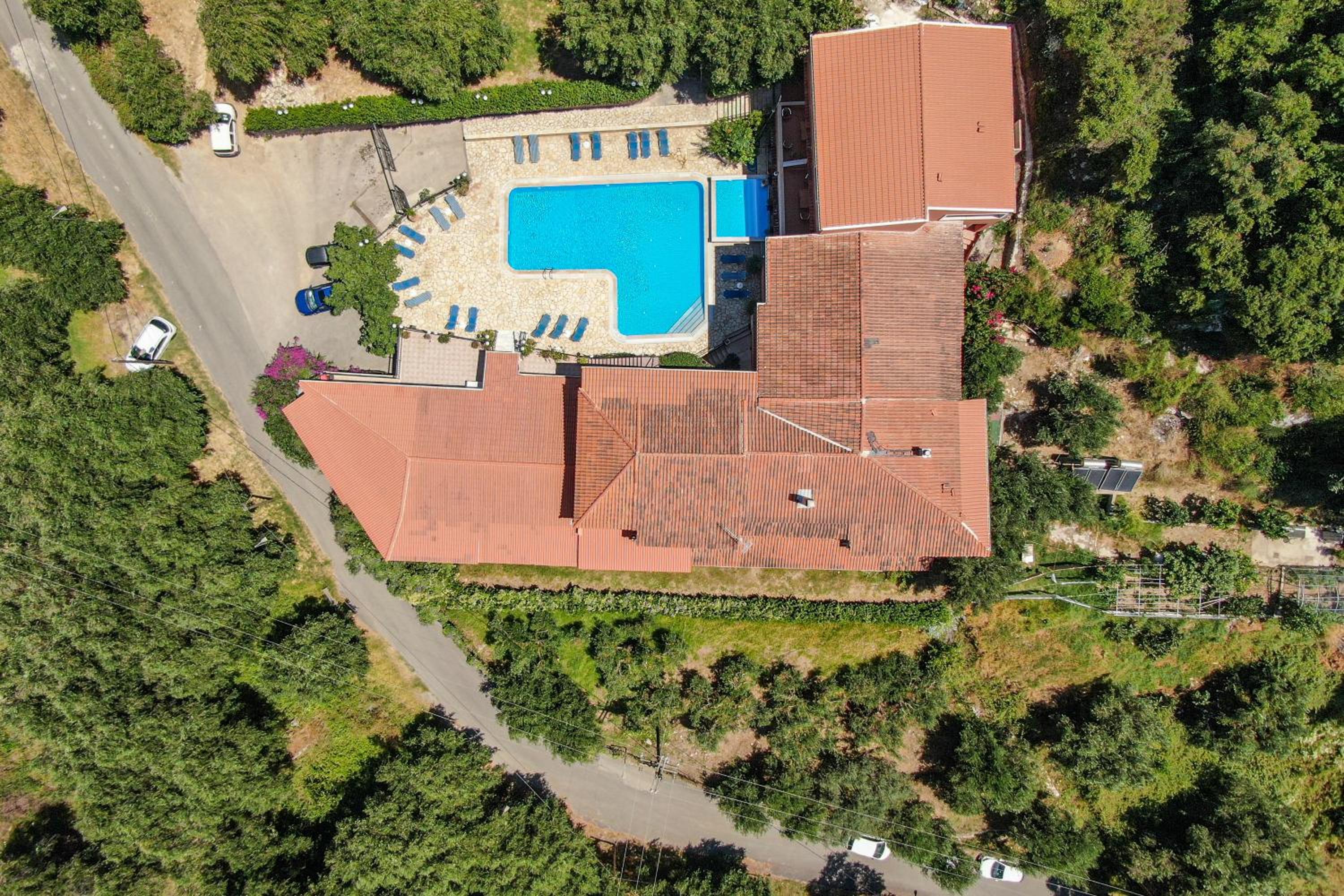Two-Bedroom Deluxe Apartment with Balcony photo 3