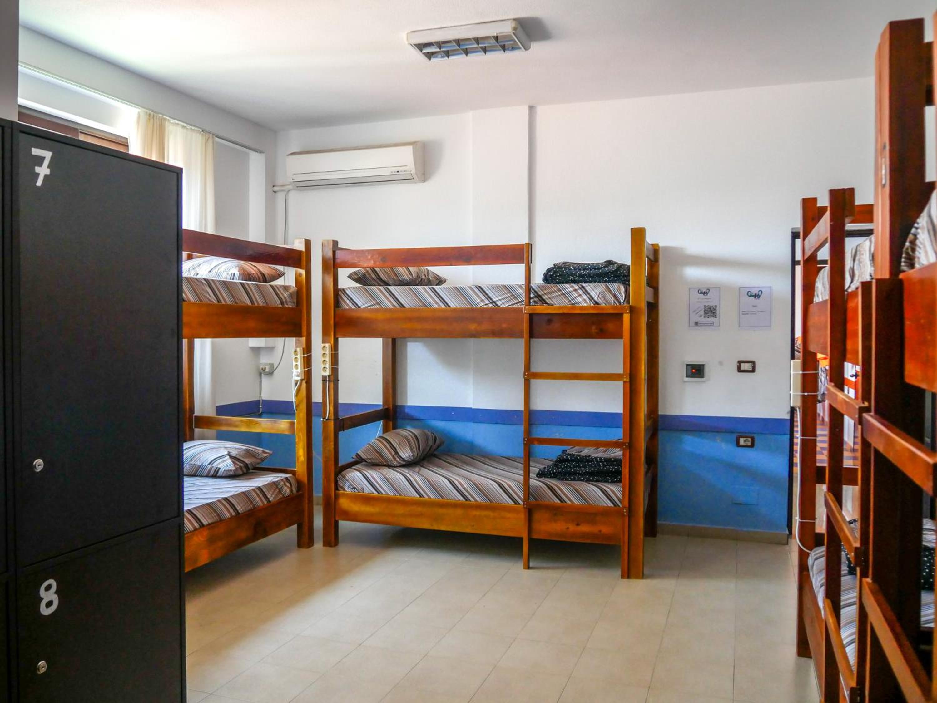 Bed in 8-Bed Mixed Dormitory Room photo 1