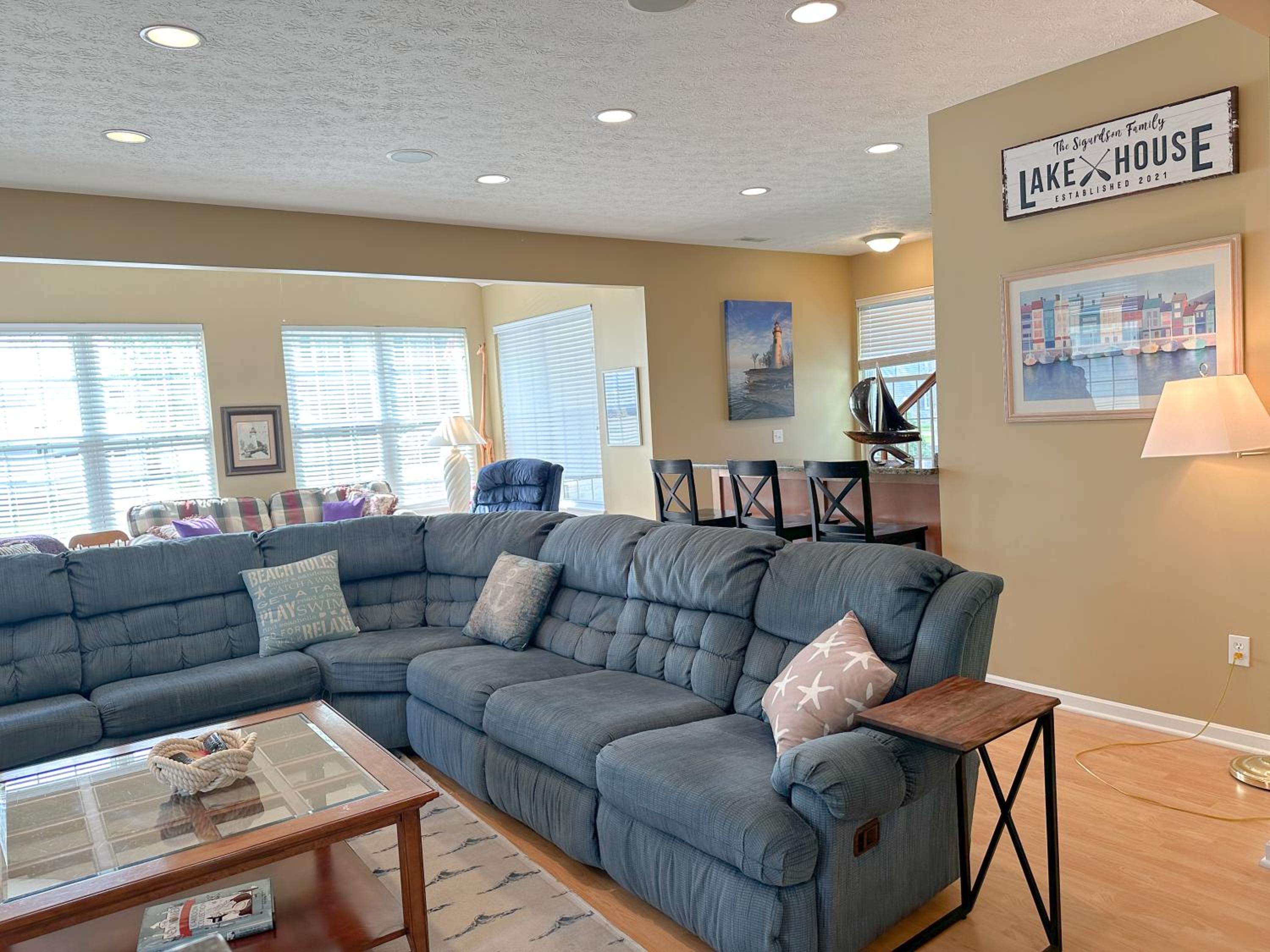 Five-Bedroom House photo 1