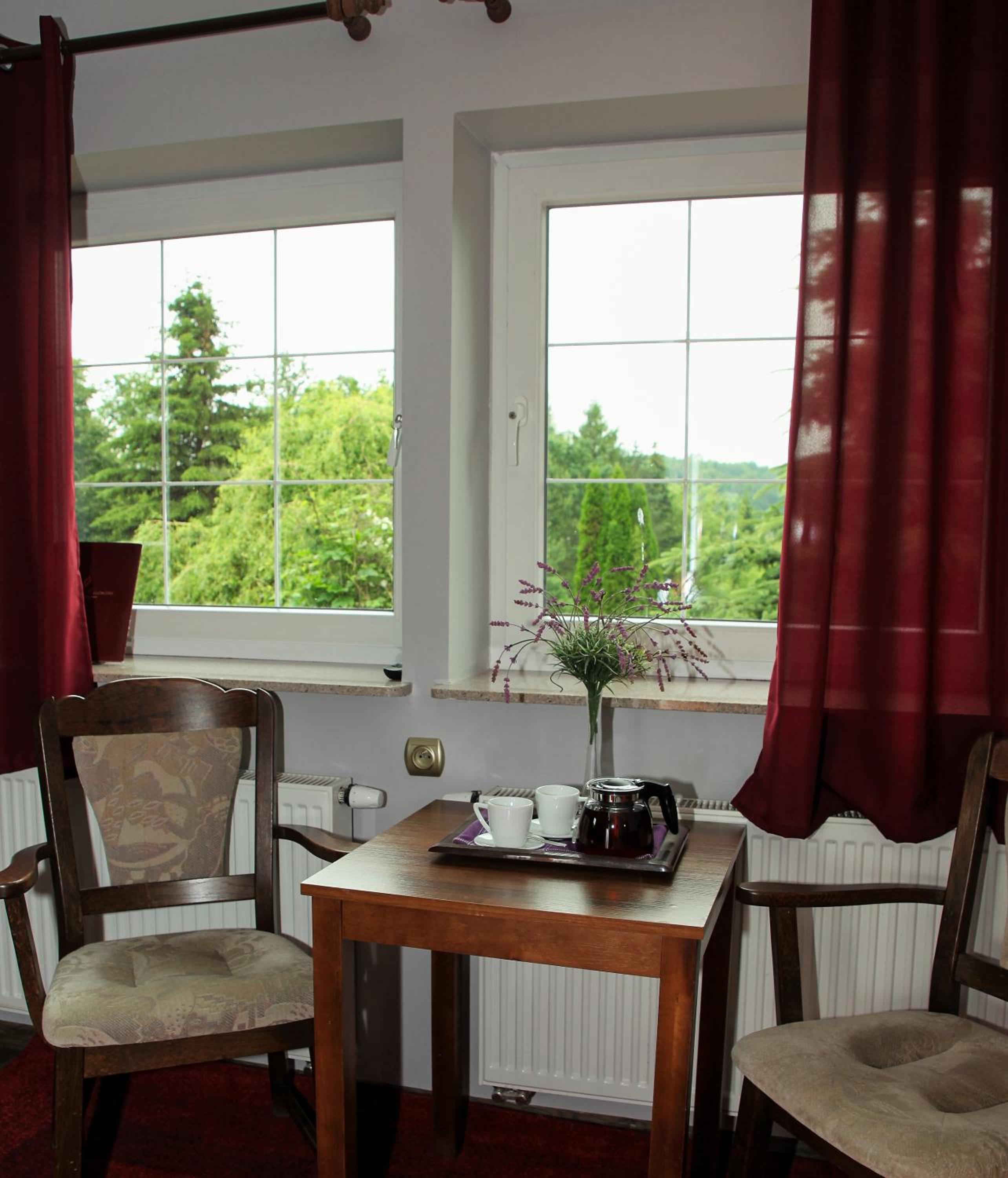 One-Bedroom Apartment - Photo 3