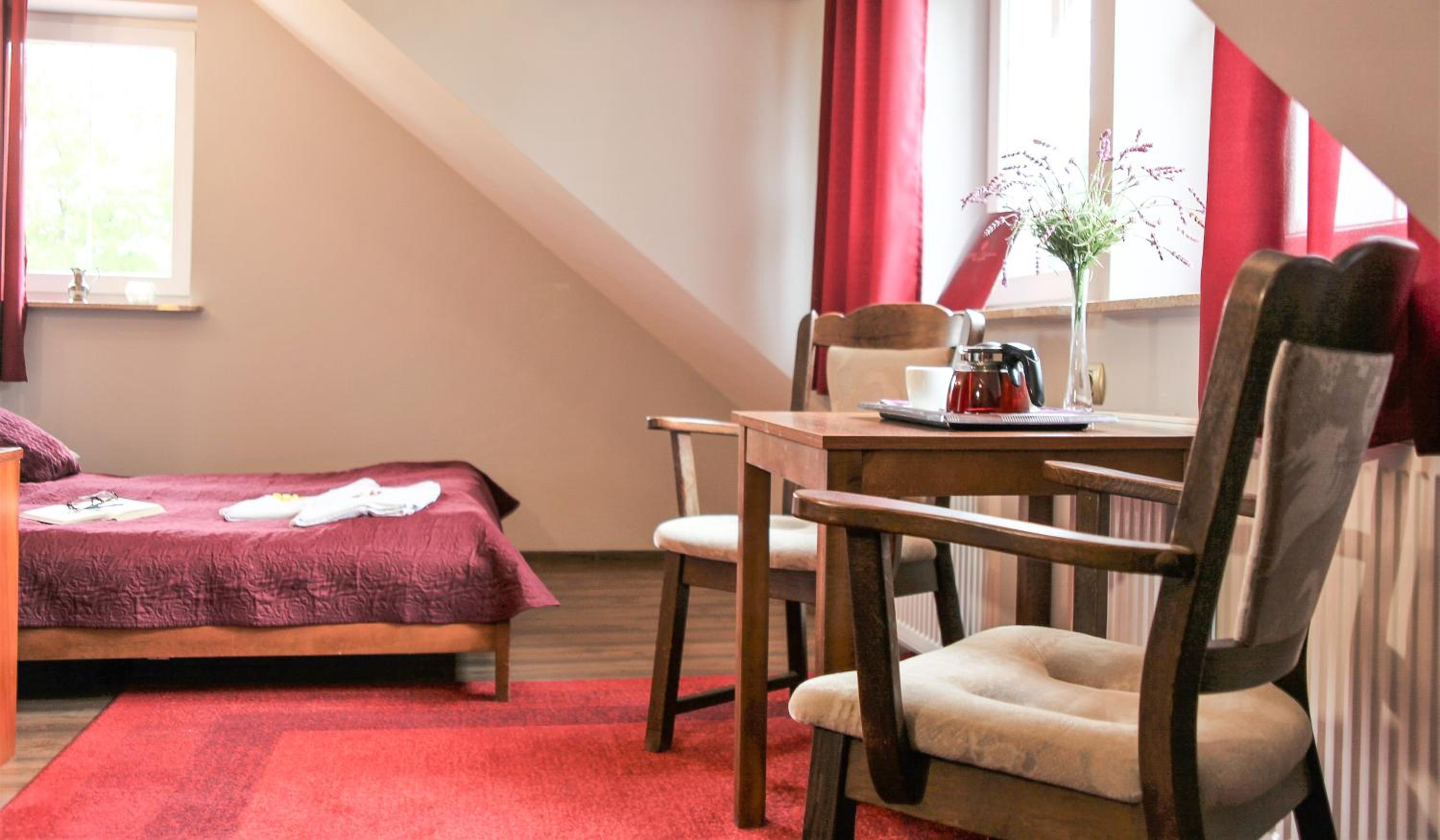 One-Bedroom Apartment - Photo 2
