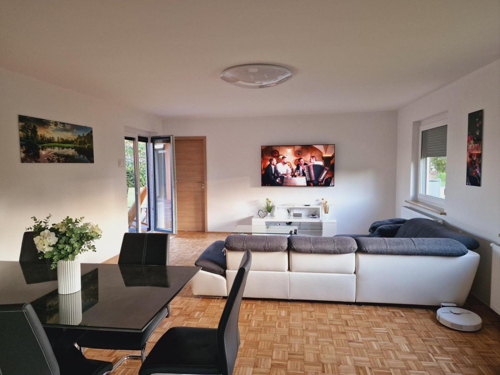 Four-Bedroom House photo 2