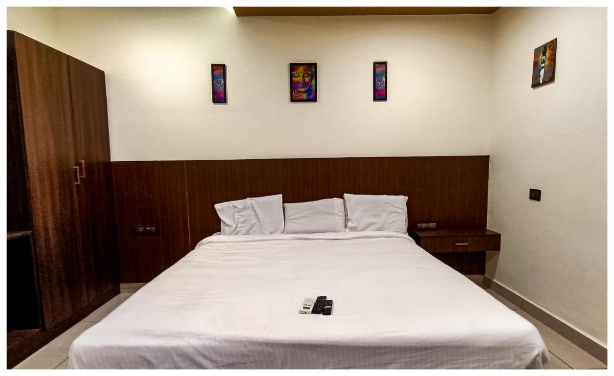 Deluxe King Room photo 2