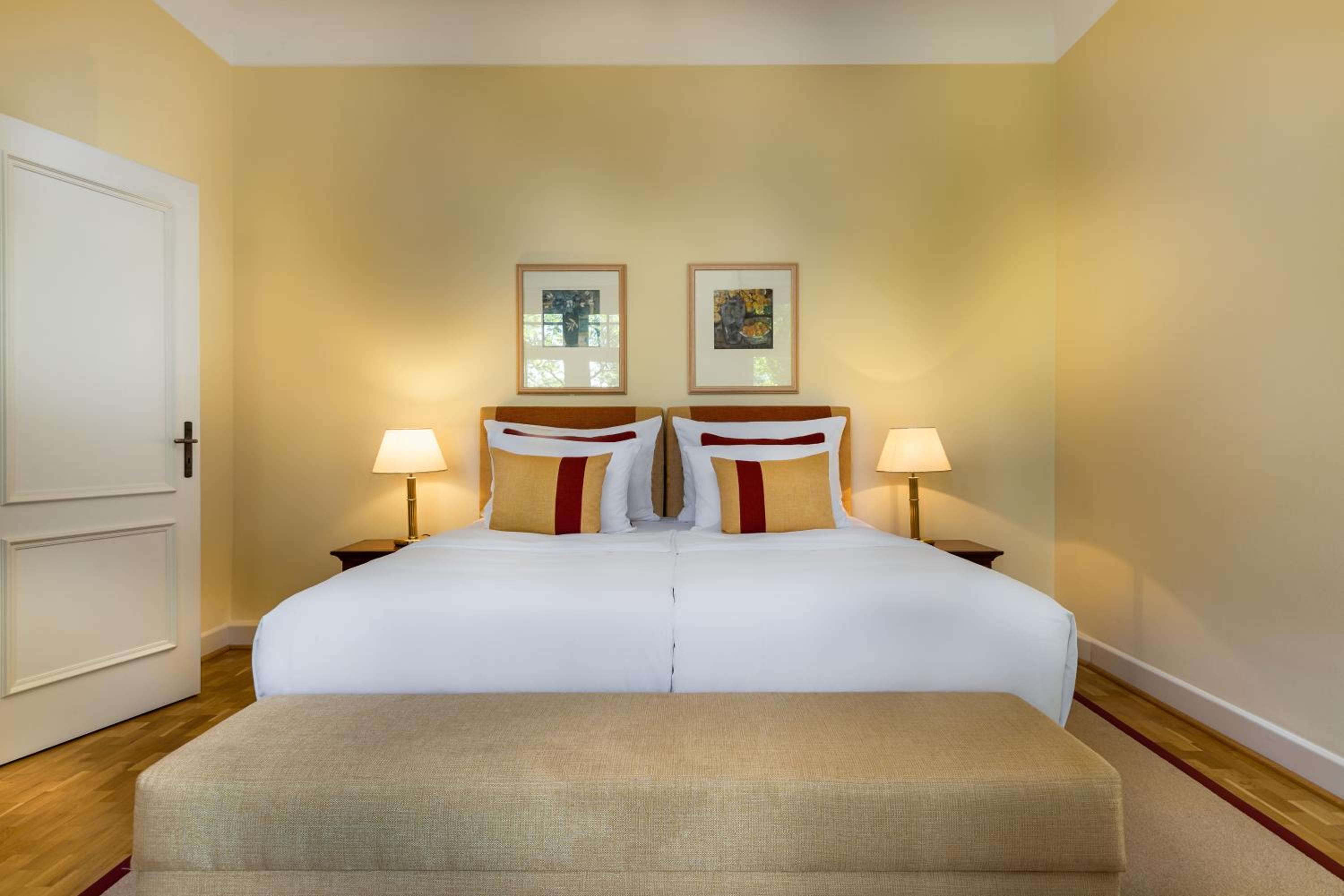 Classic Suite, 1 Bedroom Suite, 1 King - Photo 1