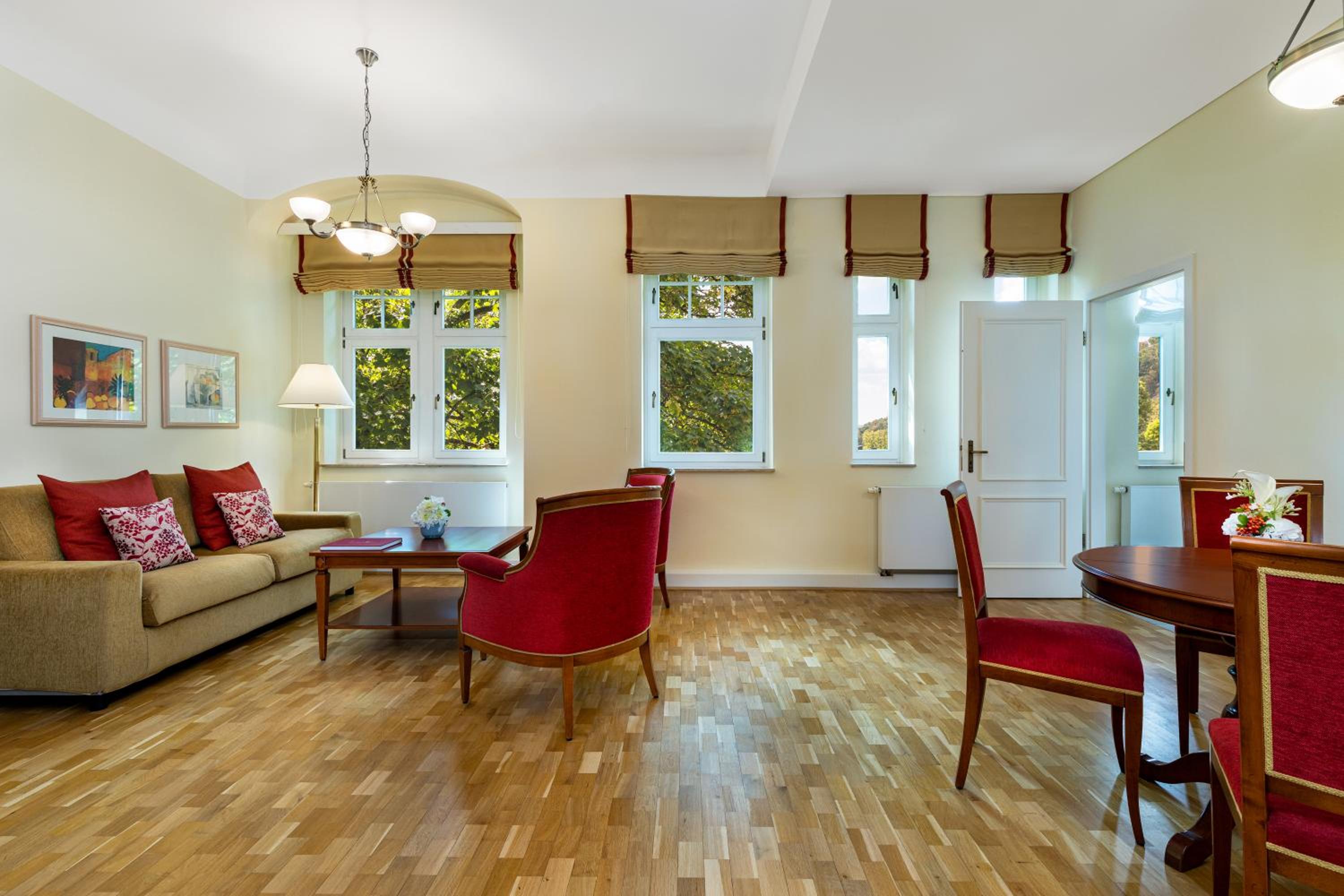 Classic Suite, 1 Bedroom Suite, 1 King - Photo 3