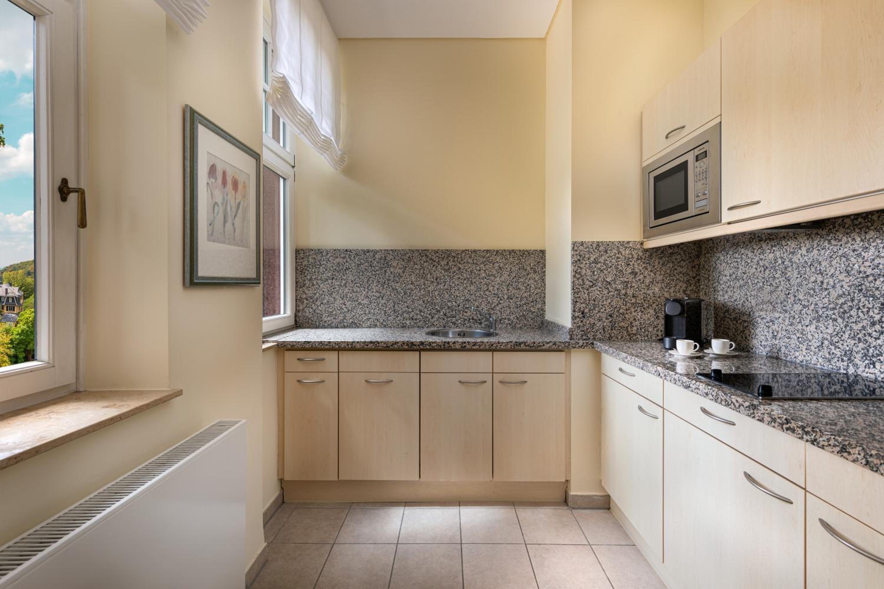 Classic Suite, 1 Bedroom Suite, 1 King - Photo 4