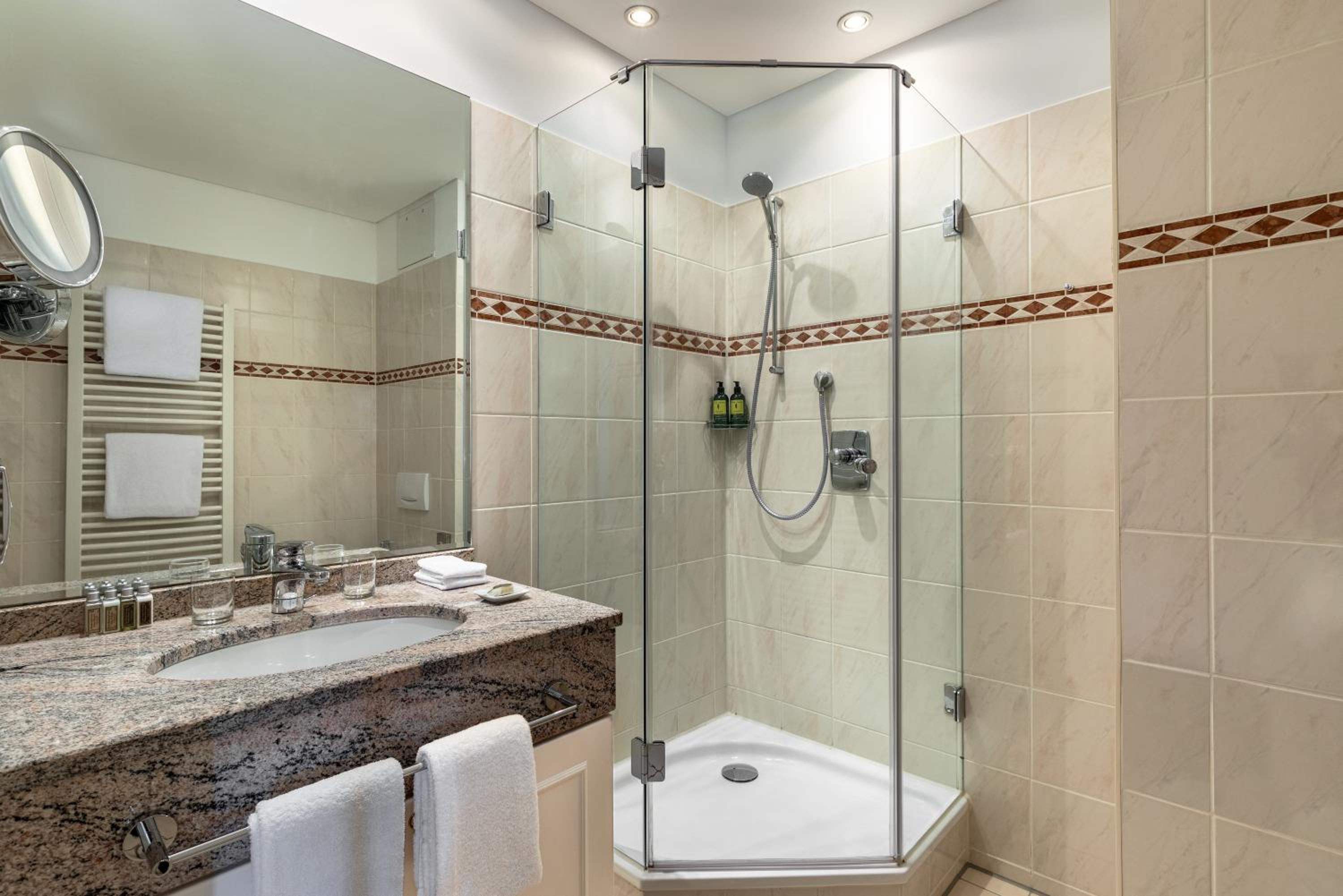 Classic Suite, 1 Bedroom Suite, 1 King - Photo 2