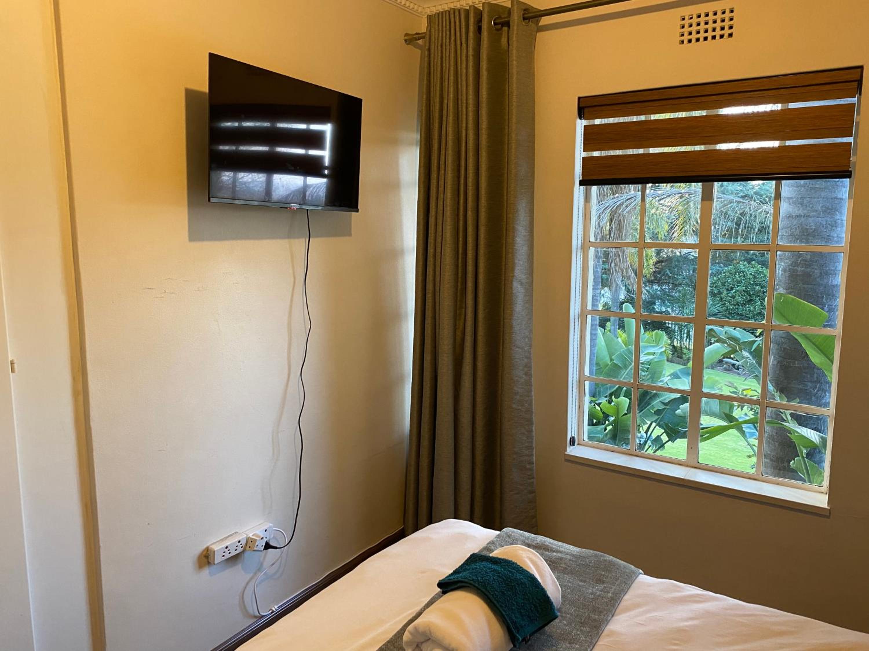 Double Room with Shared Bathroom photo 1