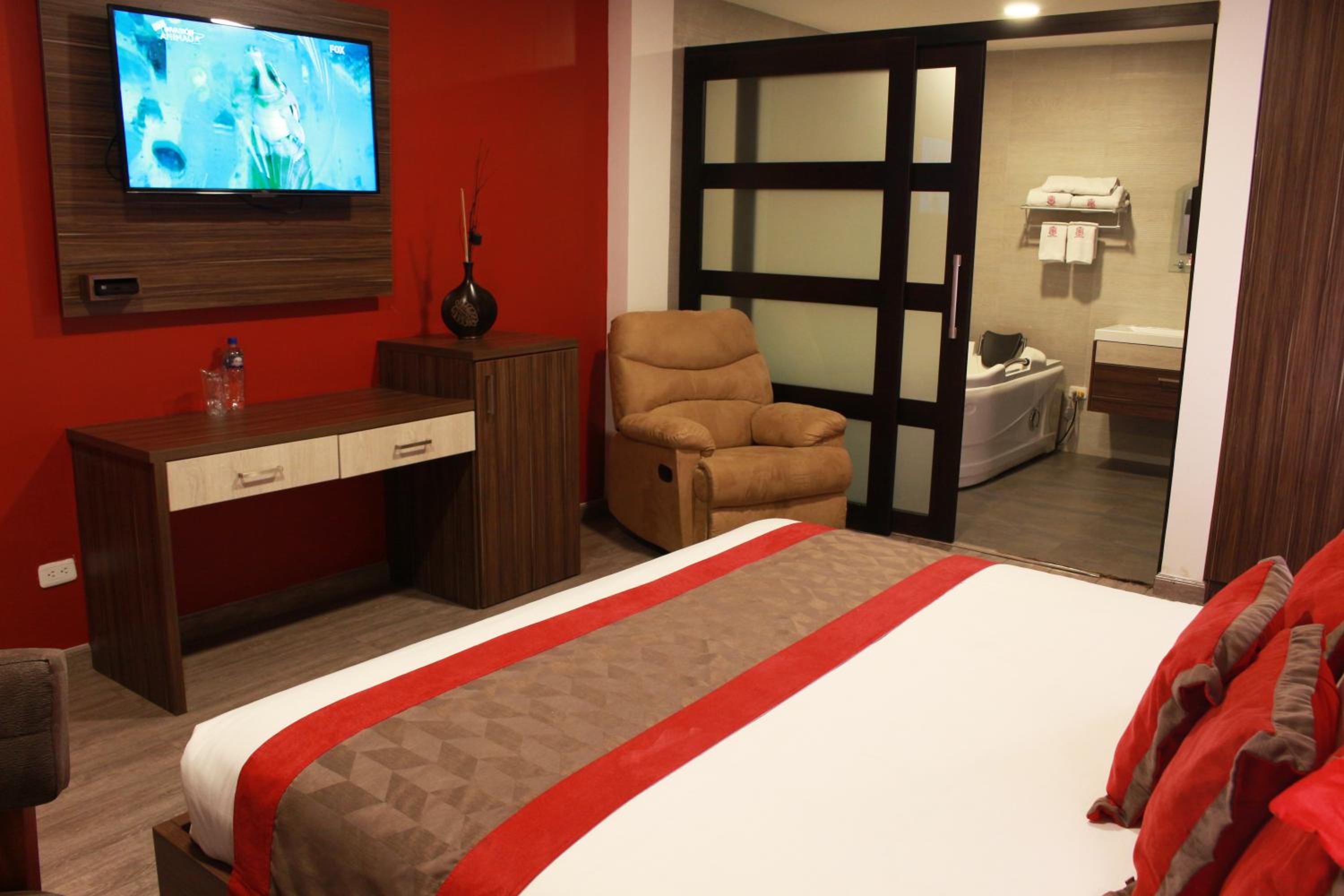 Suite with Jacuzzi photo 2
