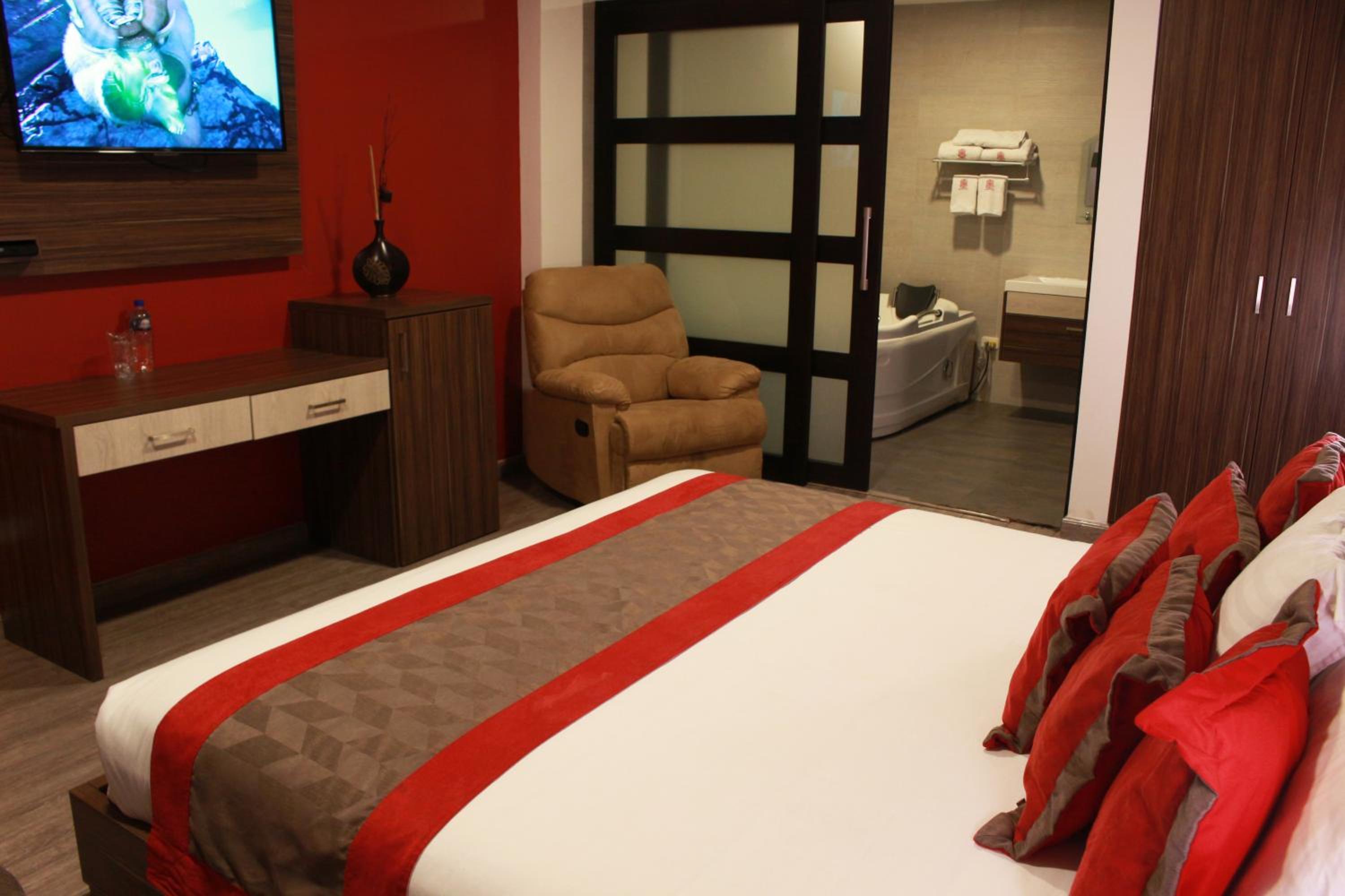 Suite with Jacuzzi photo 2