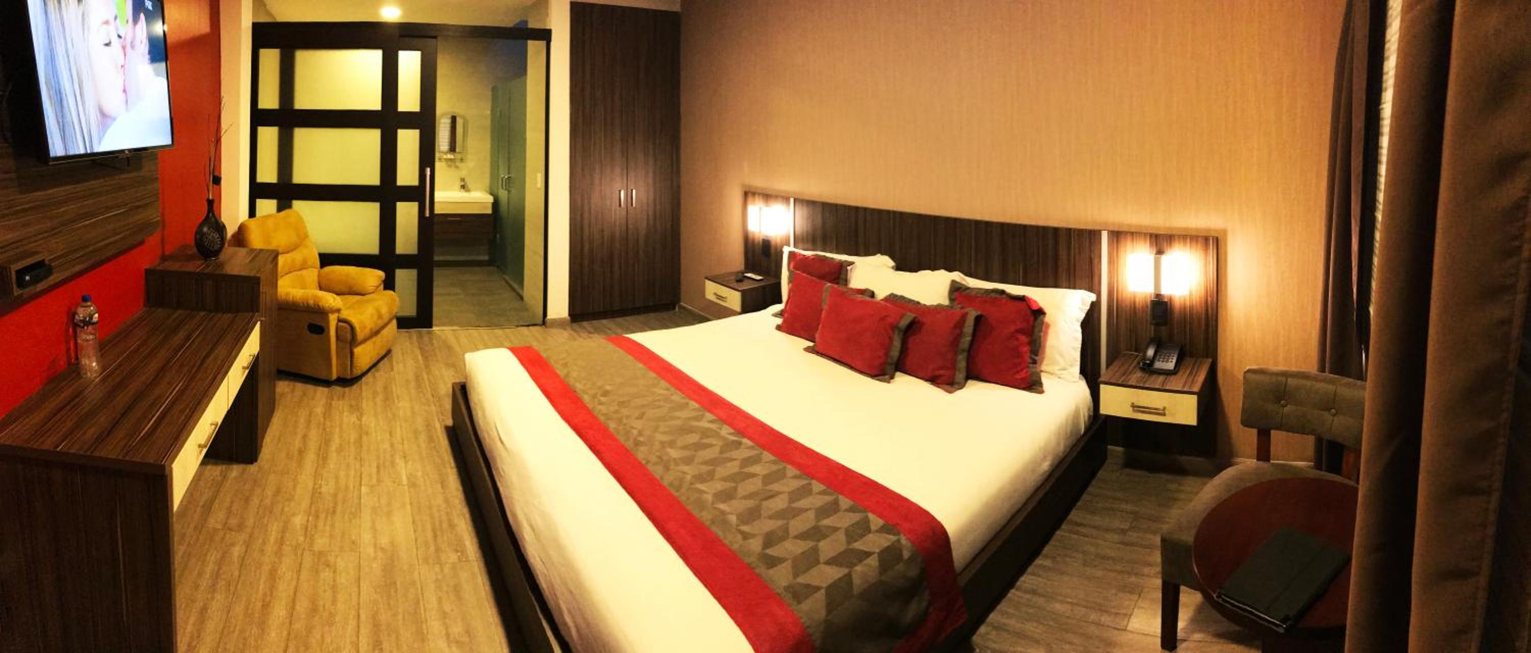 Suite with Jacuzzi photo 1