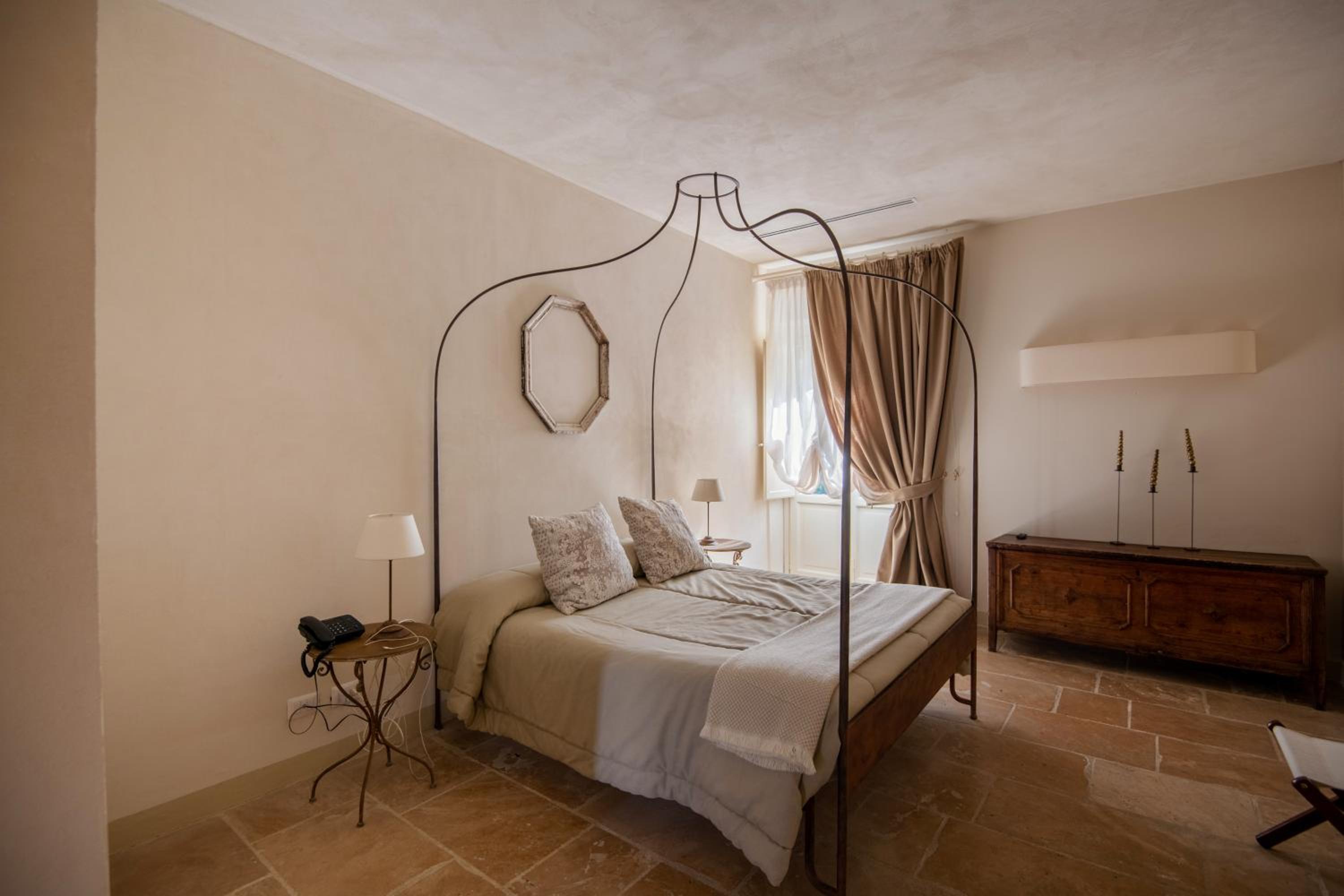 Superior Suite - Photo 5