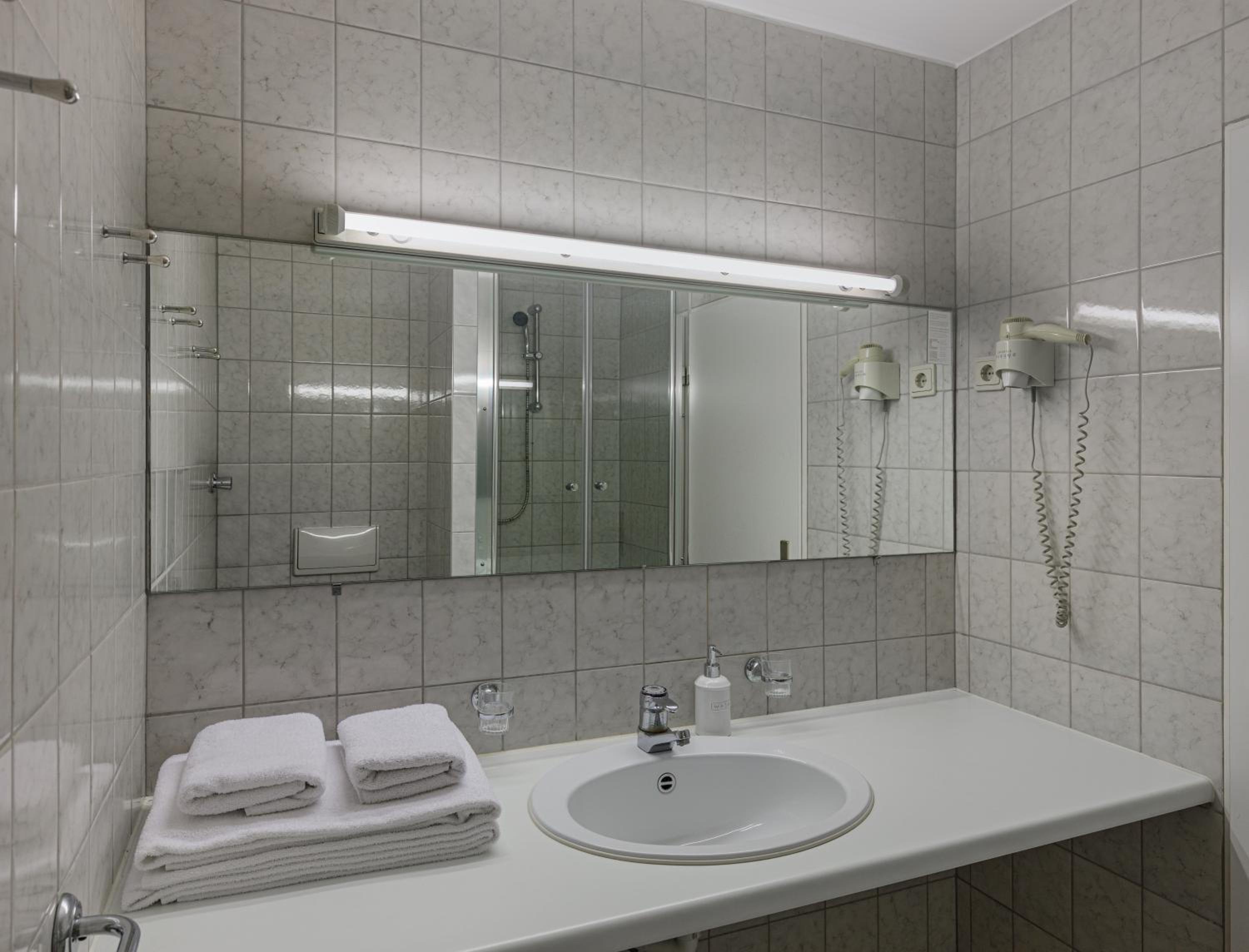 Double Room for 3 guests with Extra Bed photo 2
