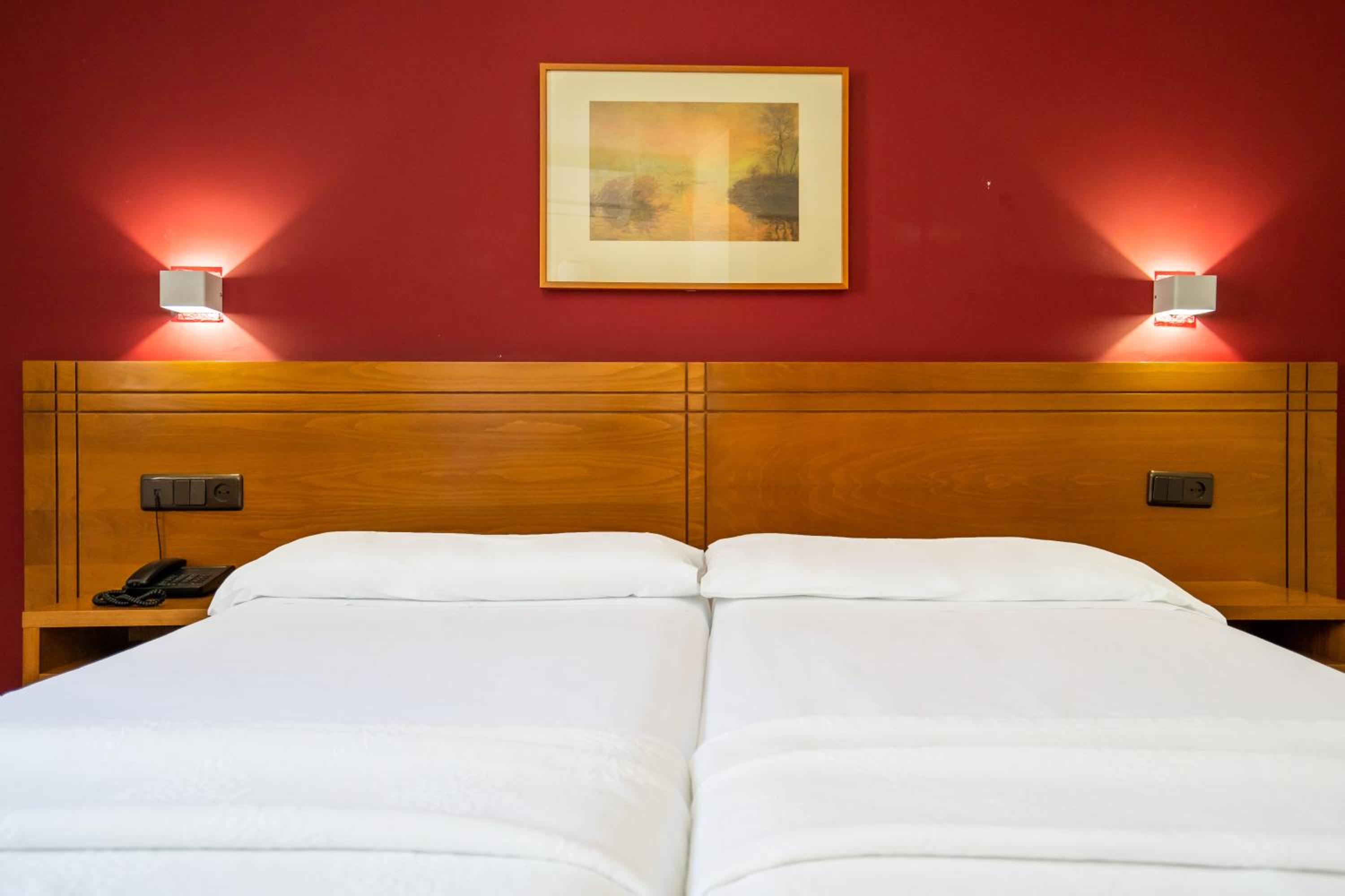 Double or Twin Room - Photo 7