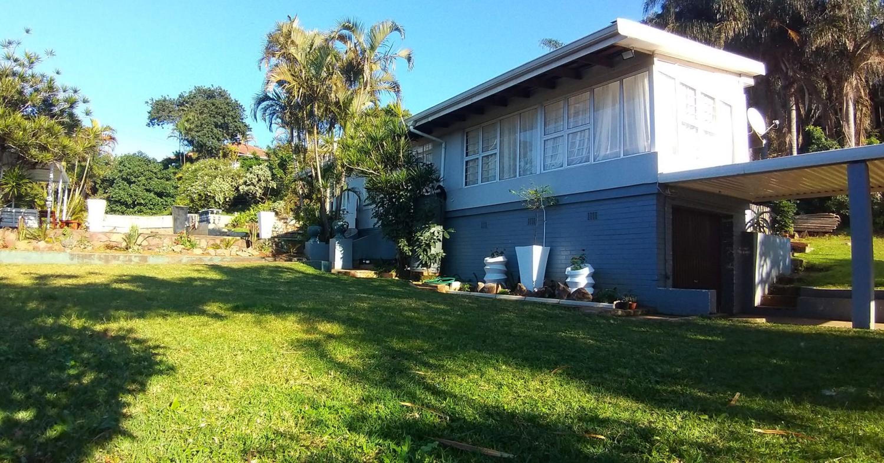 Three-Bedroom House photo 2