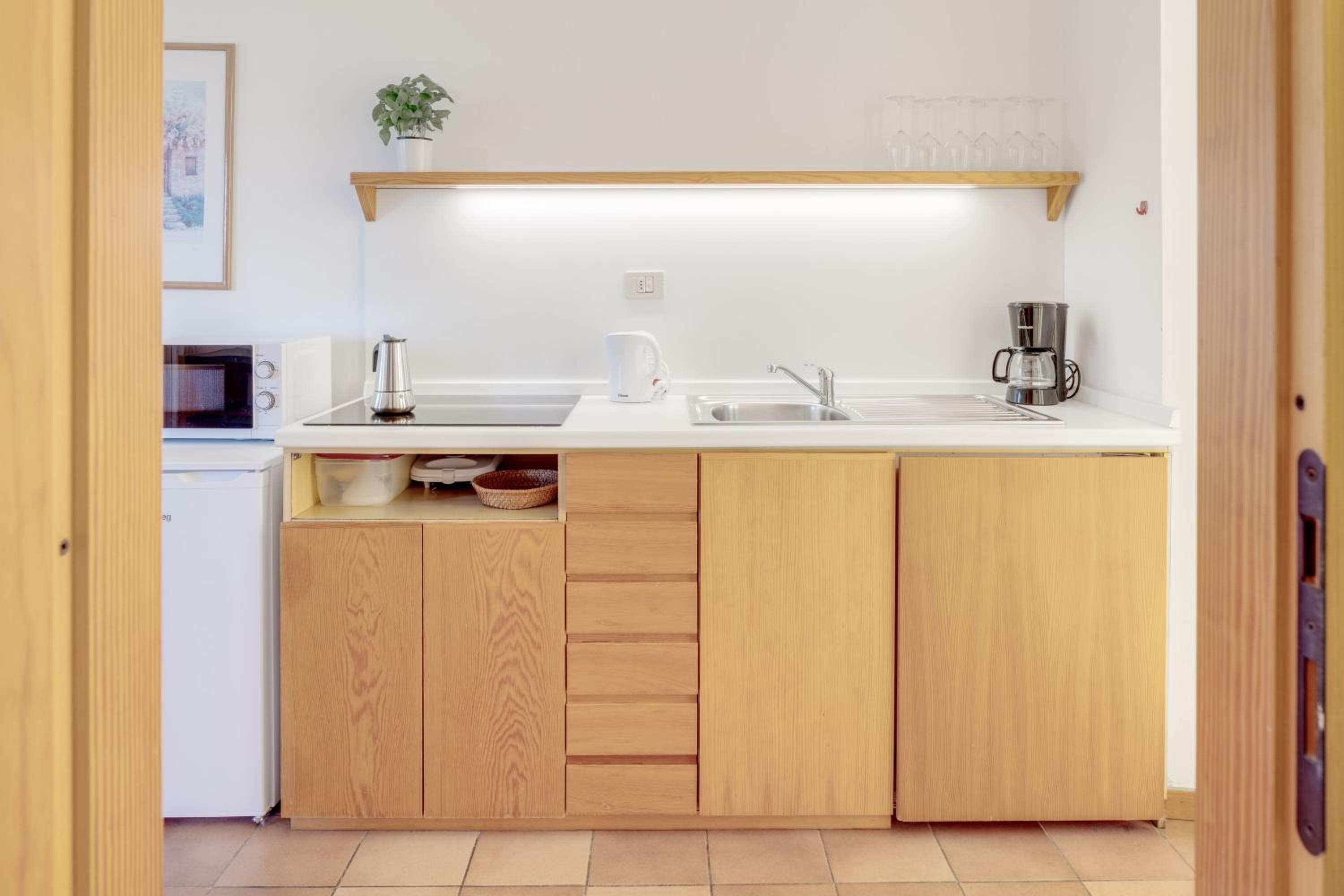 Studio Apartment Comfort with Partial Lake View photo 3