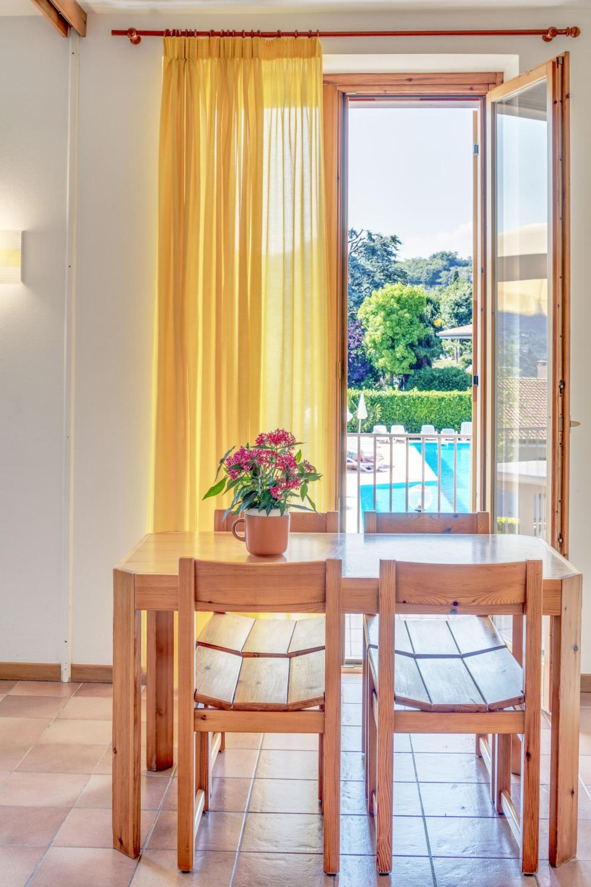 Studio Apartment Comfort with Partial Lake View photo 2