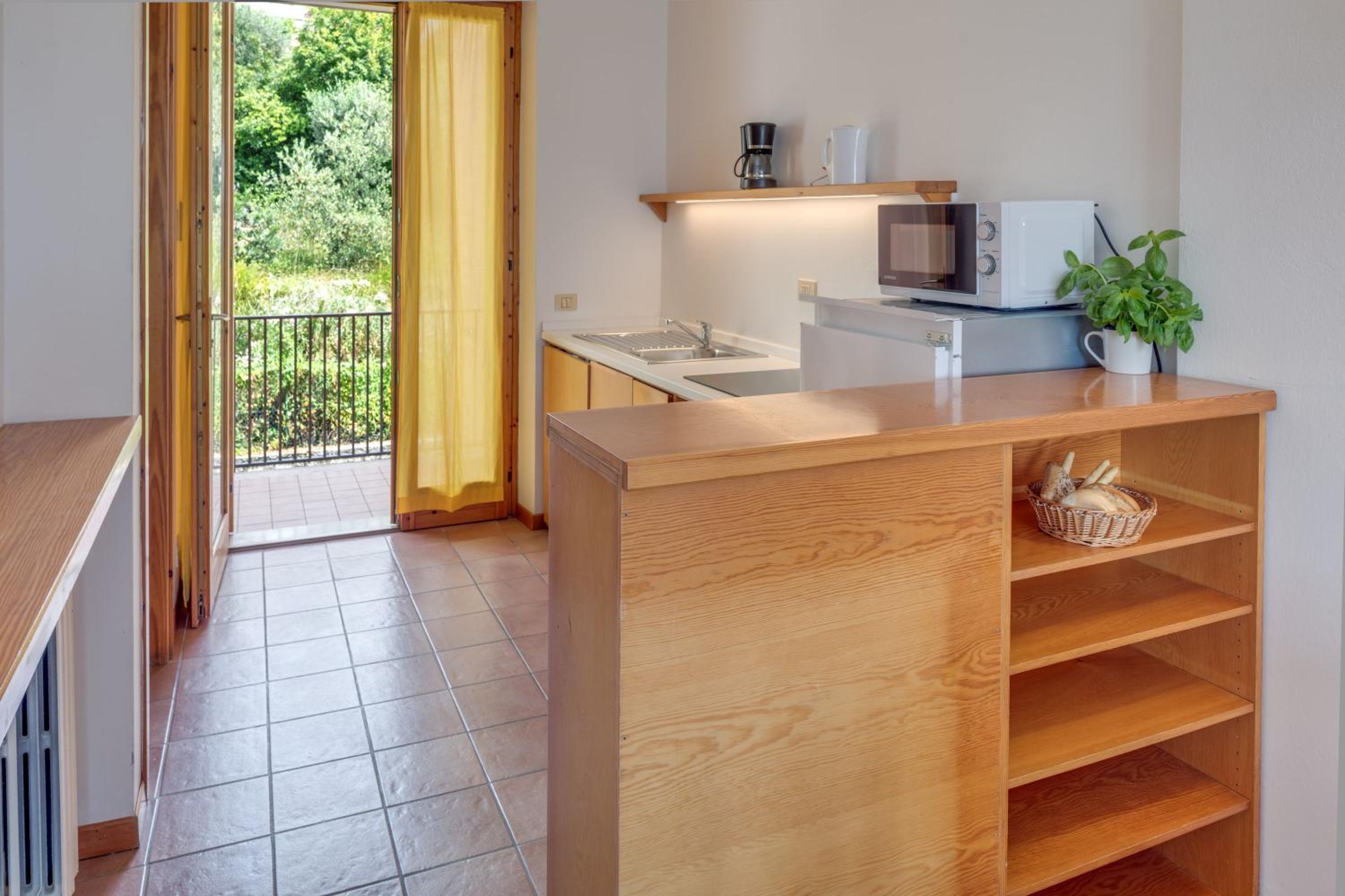 One-Bedroom Apartment Comfort with Lake View photo 3