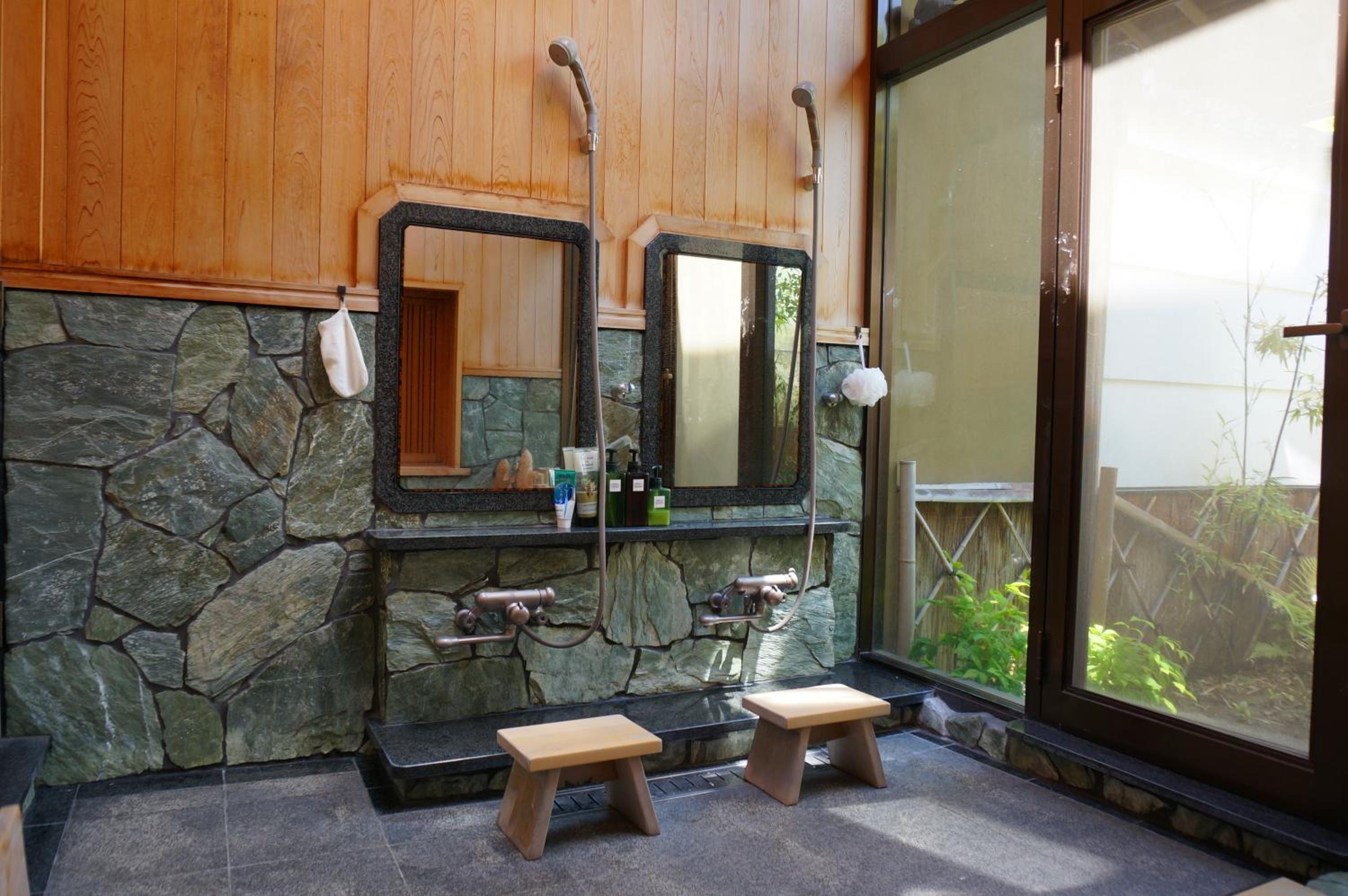 Quadruple Room with Private Bathroom photo 3