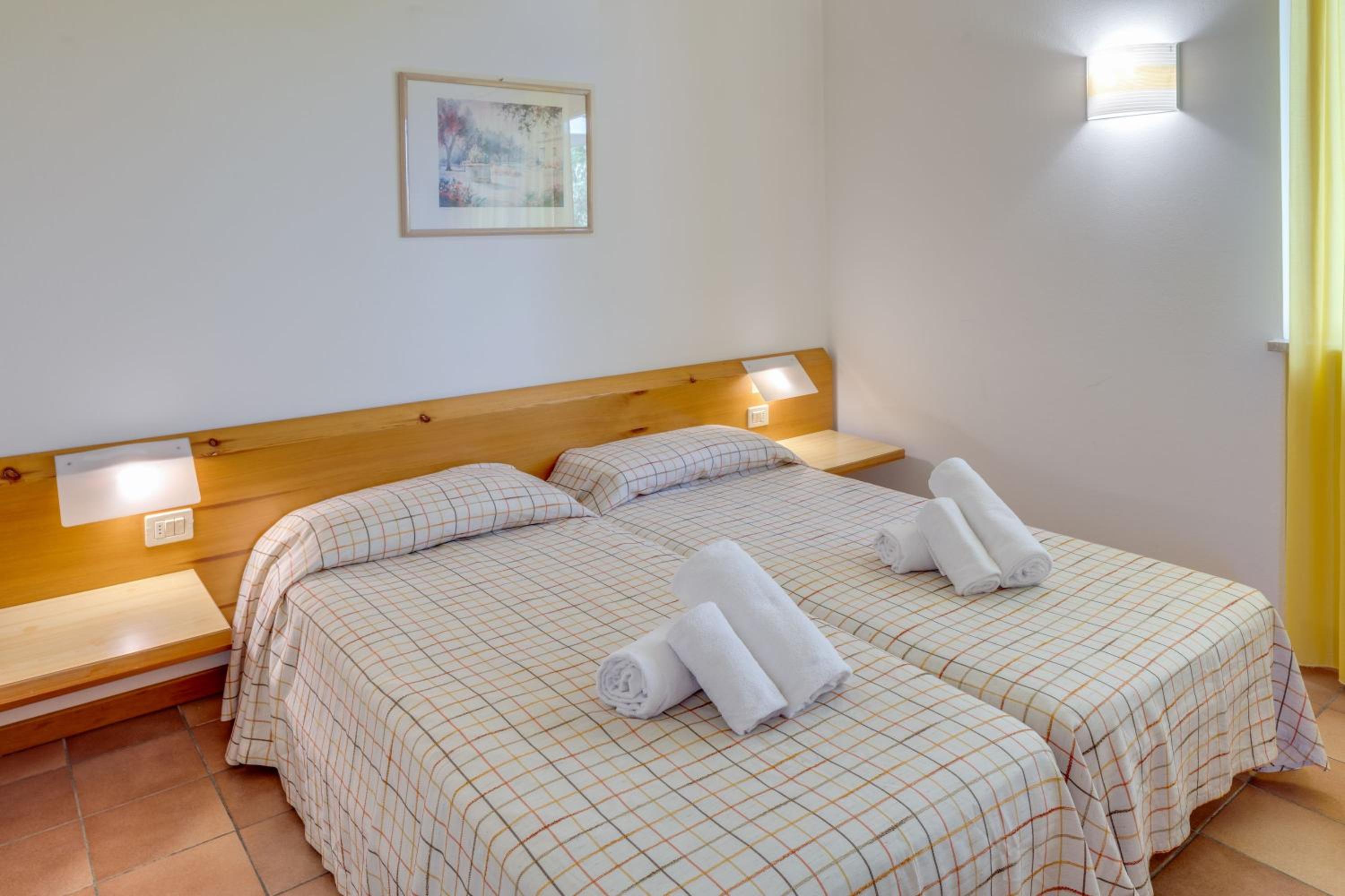 Two-Bedroom Apartment Comfort with Lake View photo 2