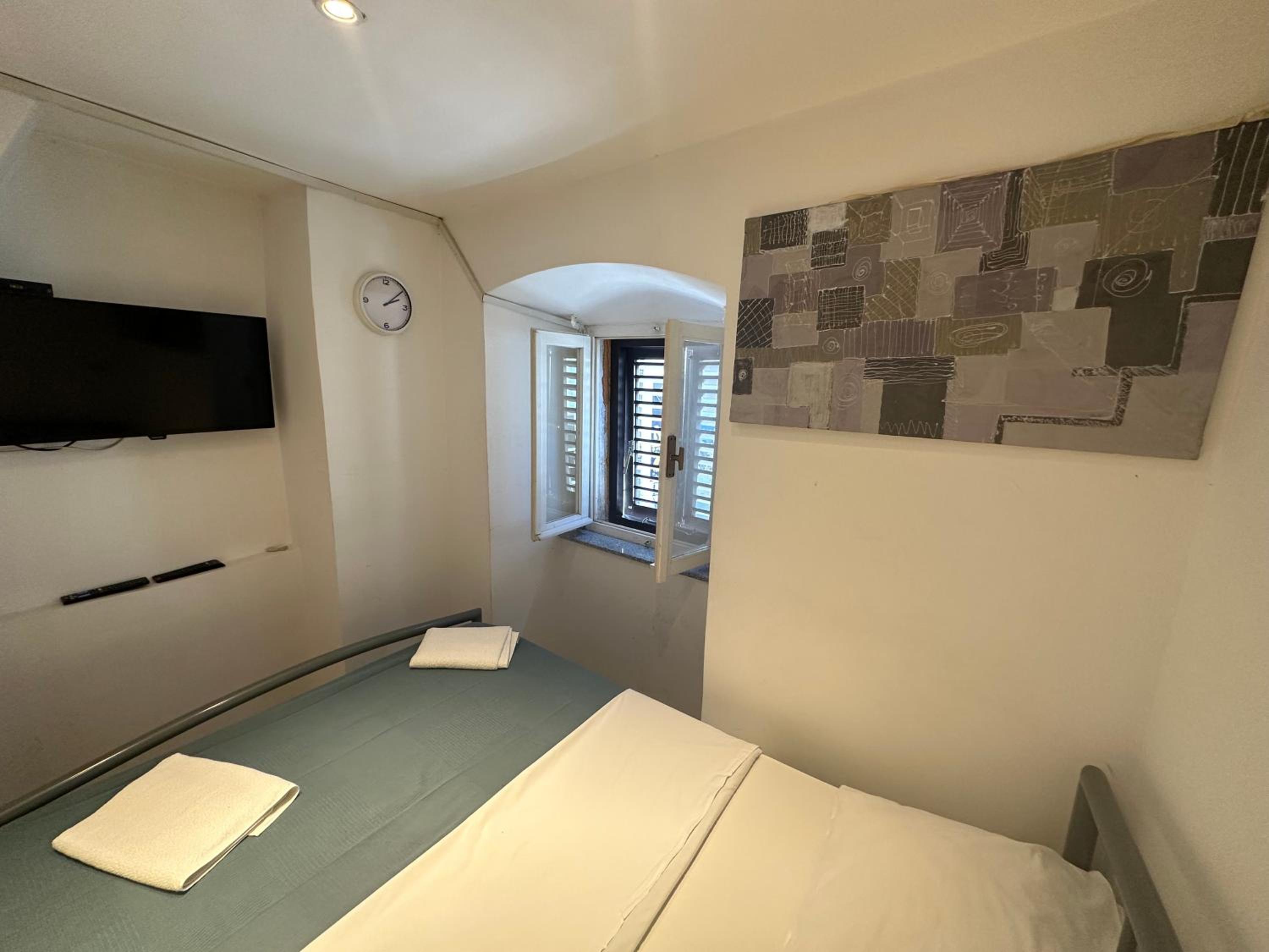 Double Room with Private Bathroom - Photo 1