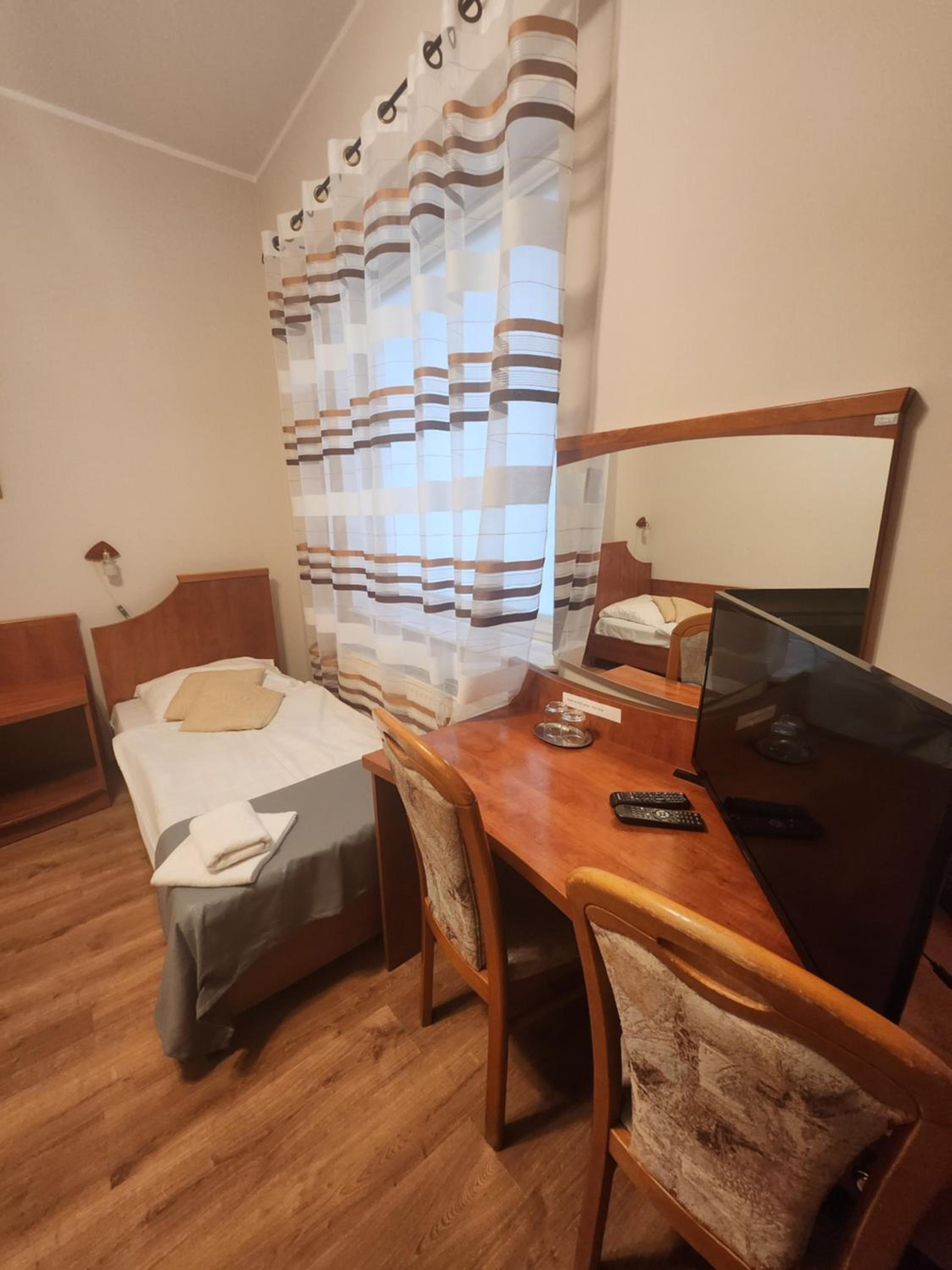 Large Double Room - Photo 1