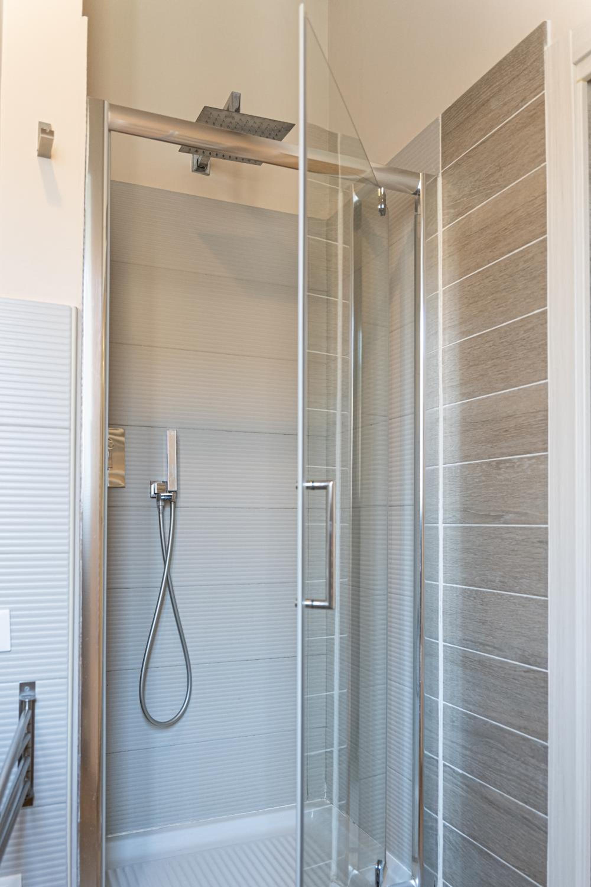 Family Room with Private Bathroom - Photo 18