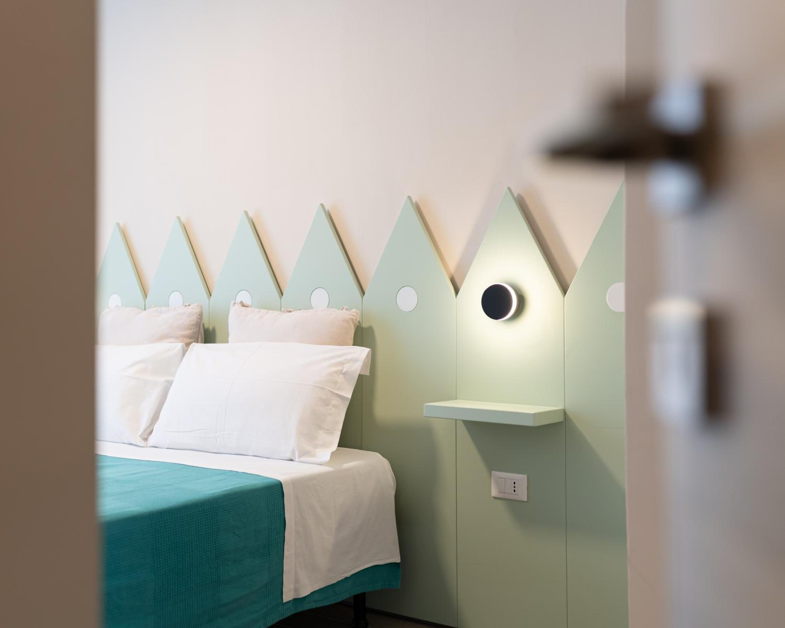 Double Room with Private Bathroom - Photo 13