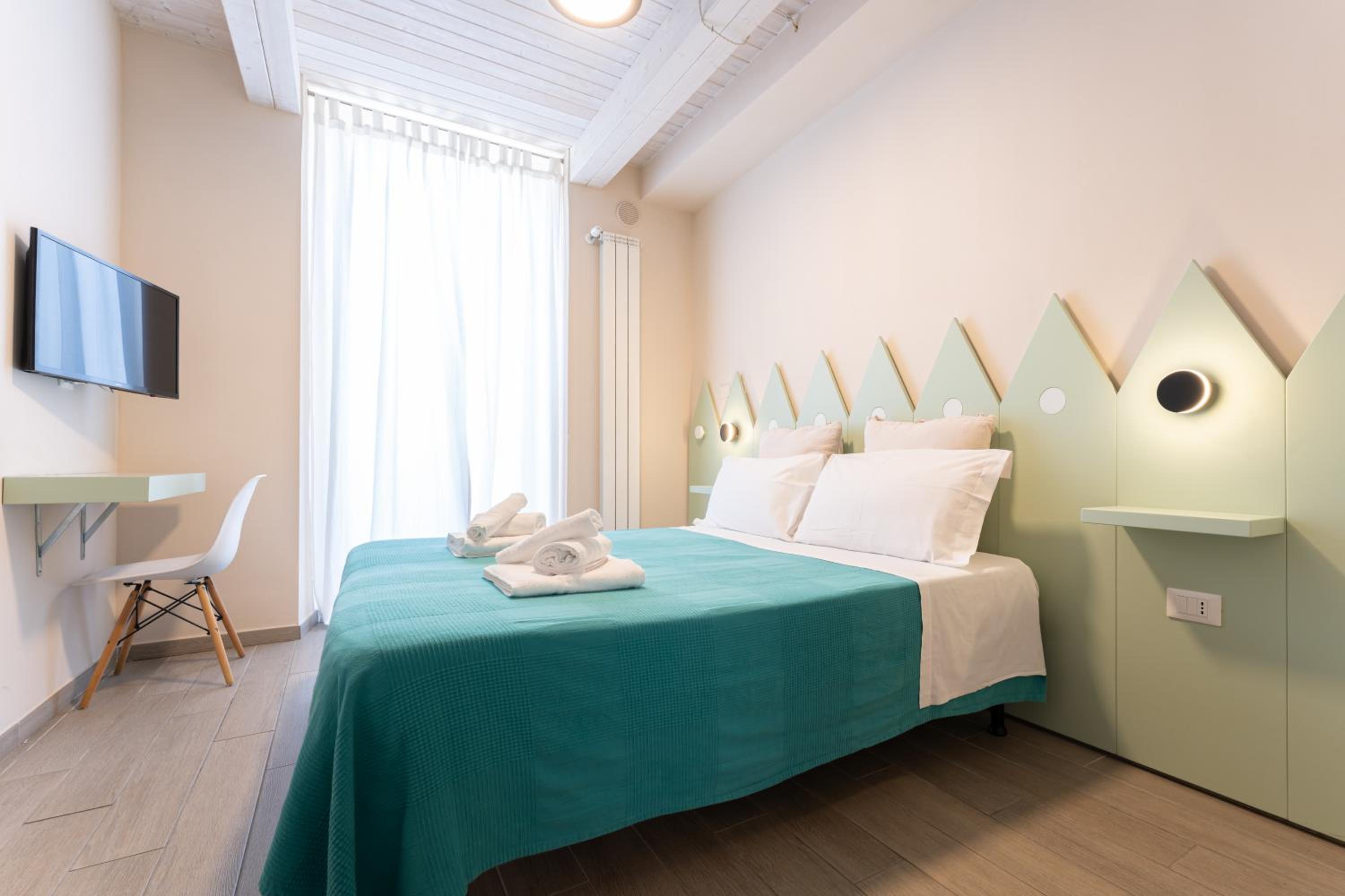 Double Room with Private Bathroom - Photo 16