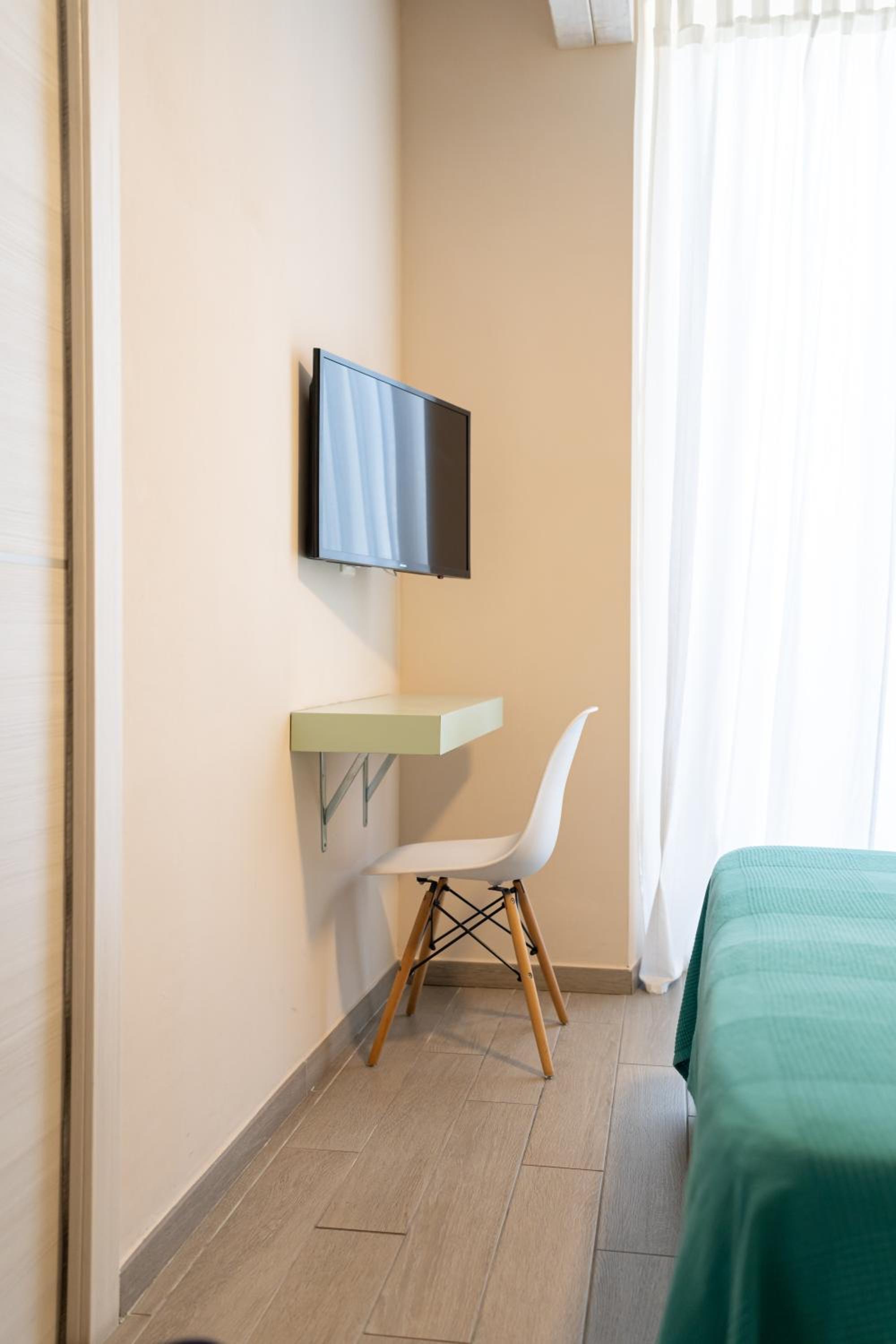 Double Room with Private Bathroom - Photo 20