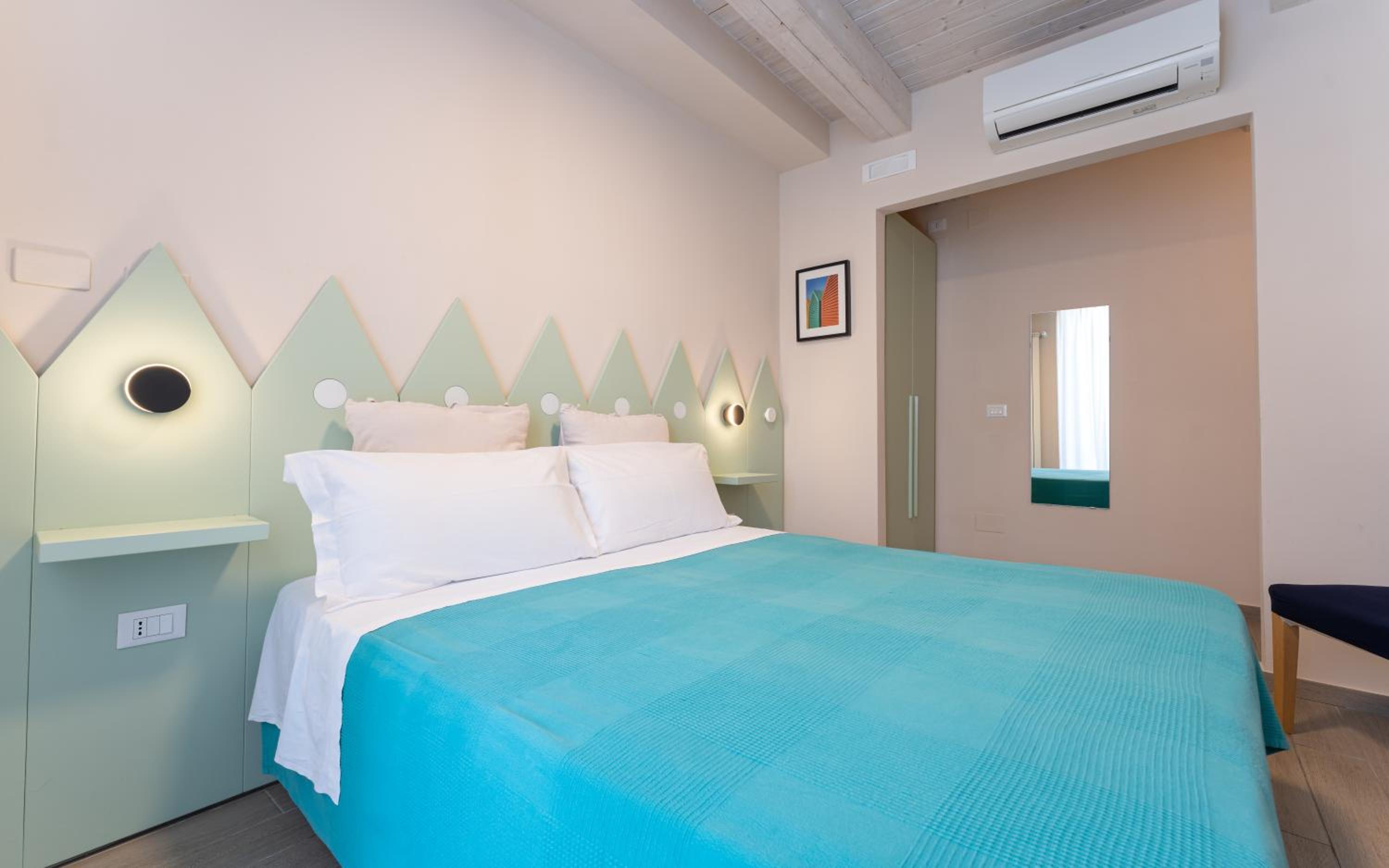 Double Room with Private Bathroom - Photo 22