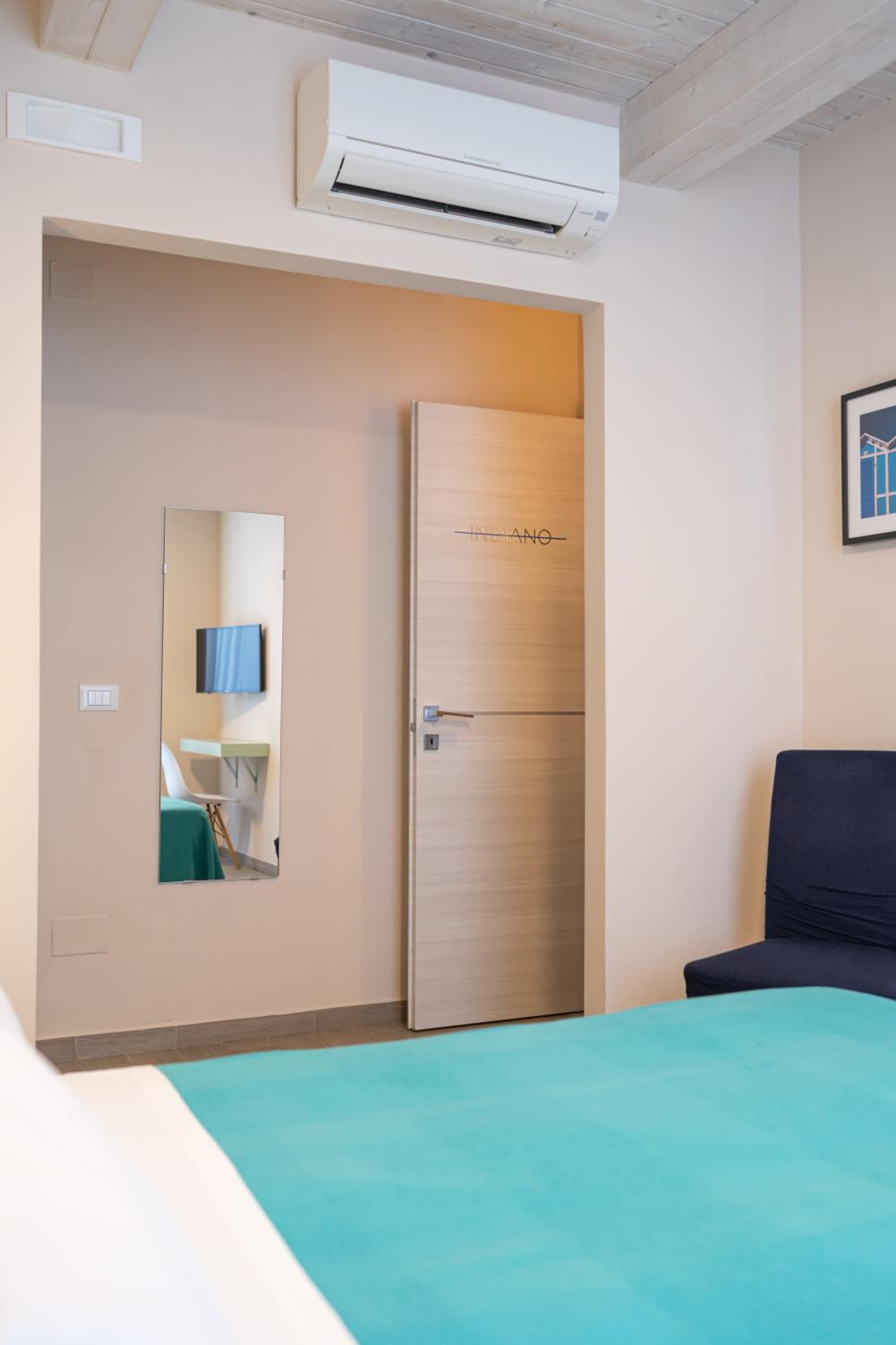 Double Room with Private Bathroom - Photo 18