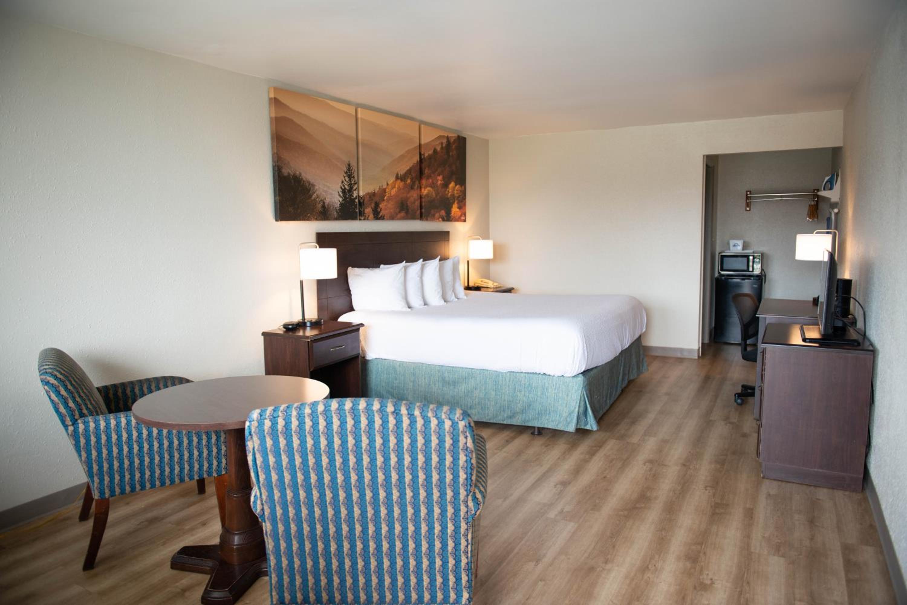 Superior King Room - Non-Smoking - Photo 5