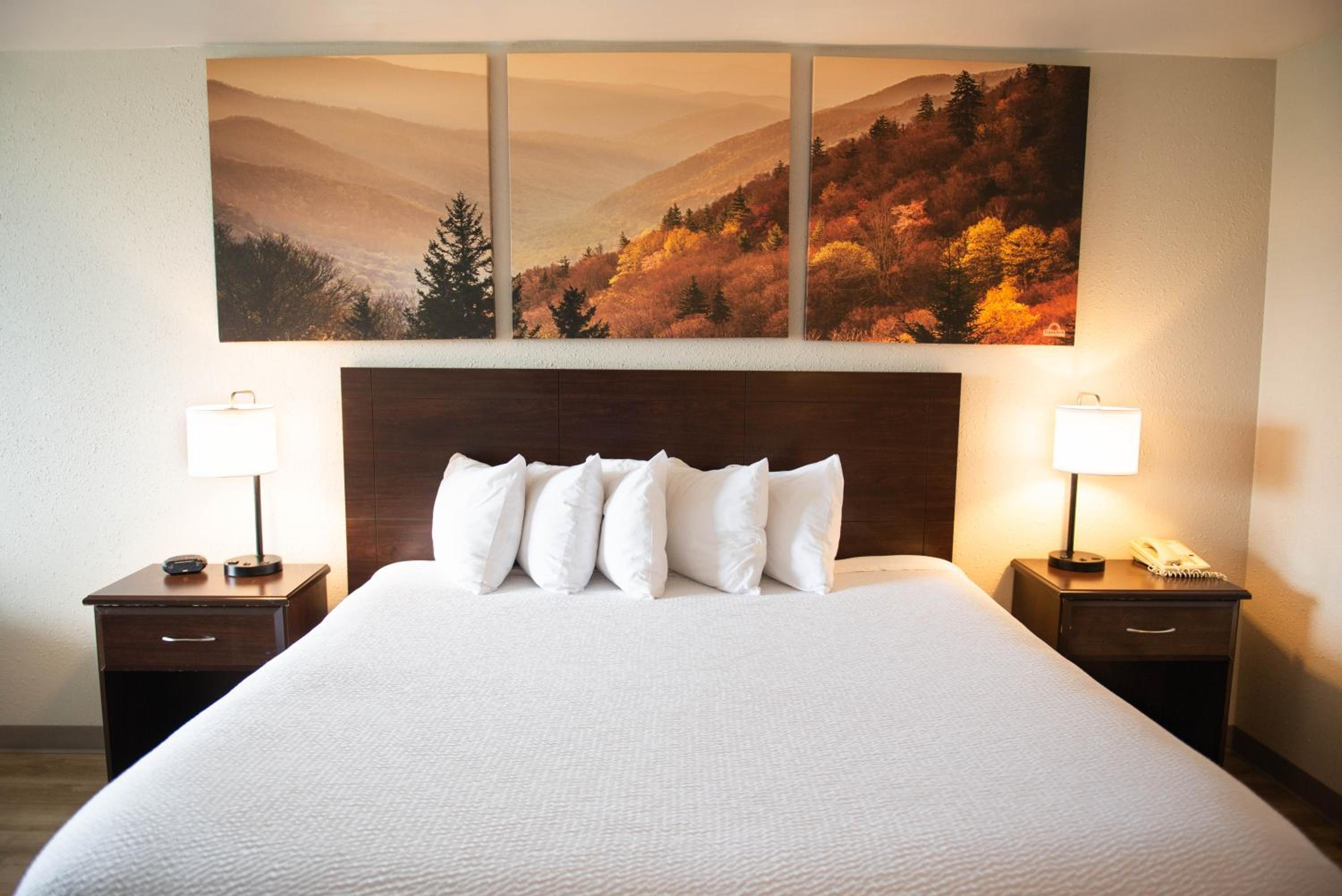 Superior King Room - Non-Smoking - Photo 6