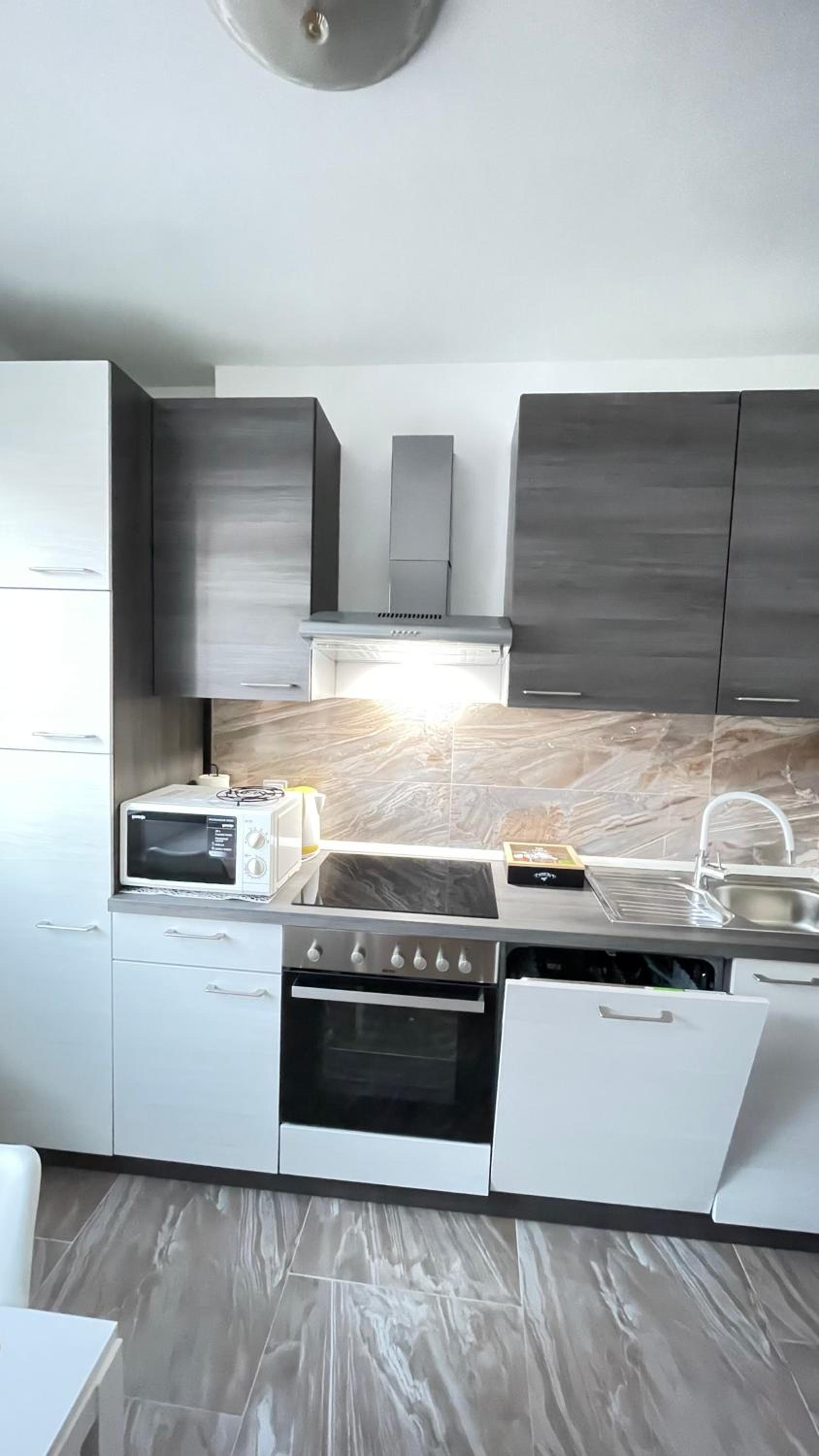 Apartment with Sea View - Photo 12