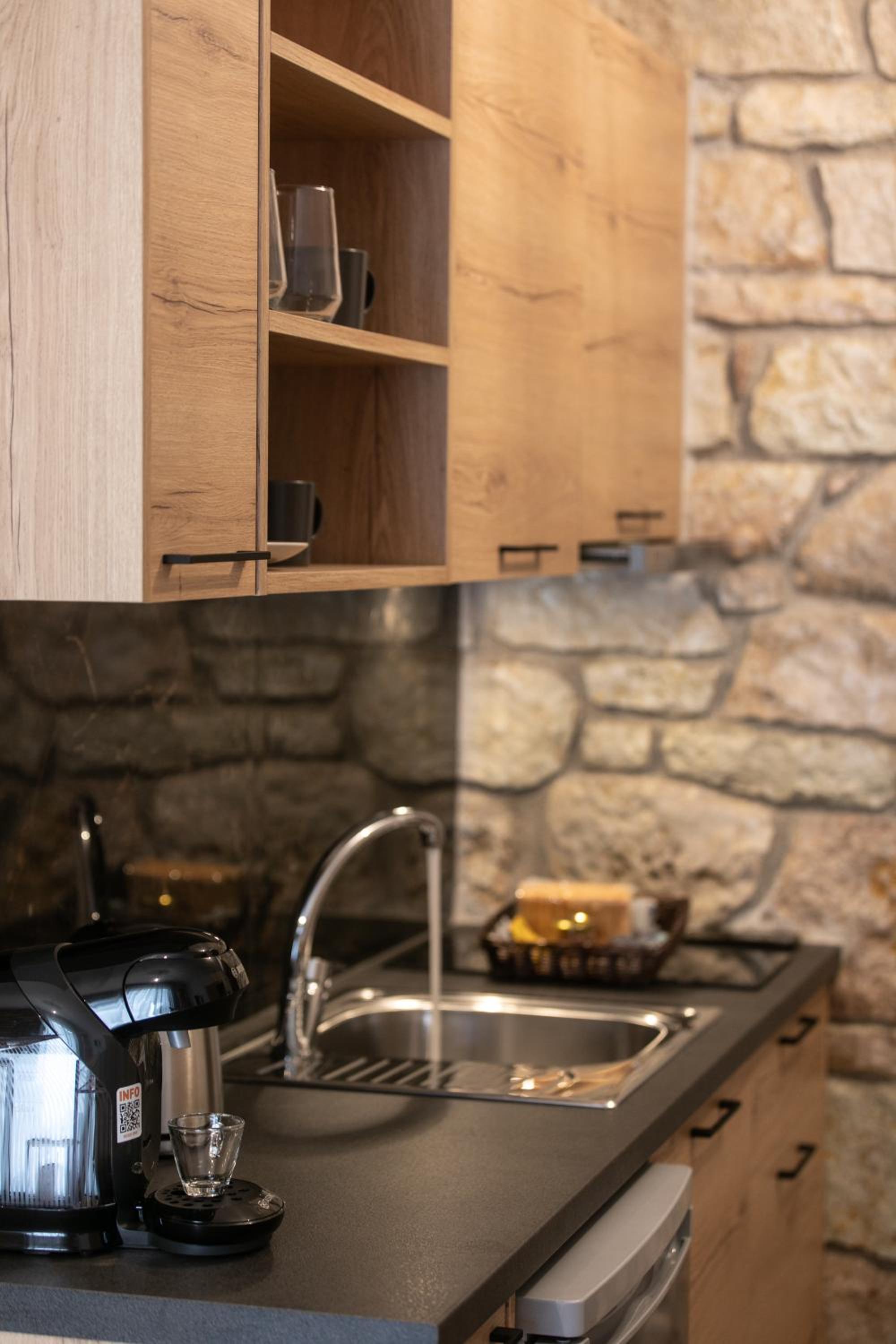 Superior Suite - Photo 12