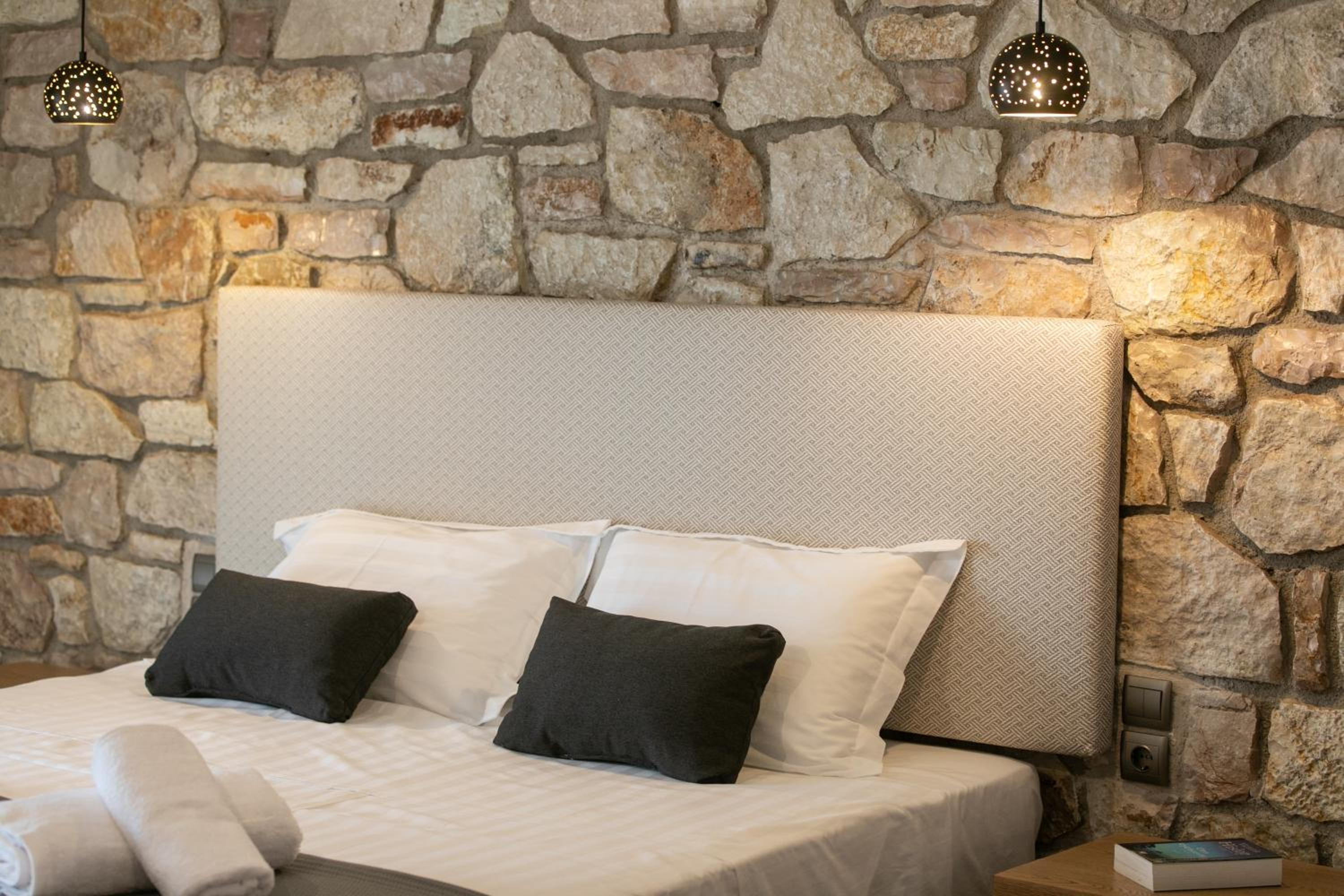 Superior Suite - Photo 13