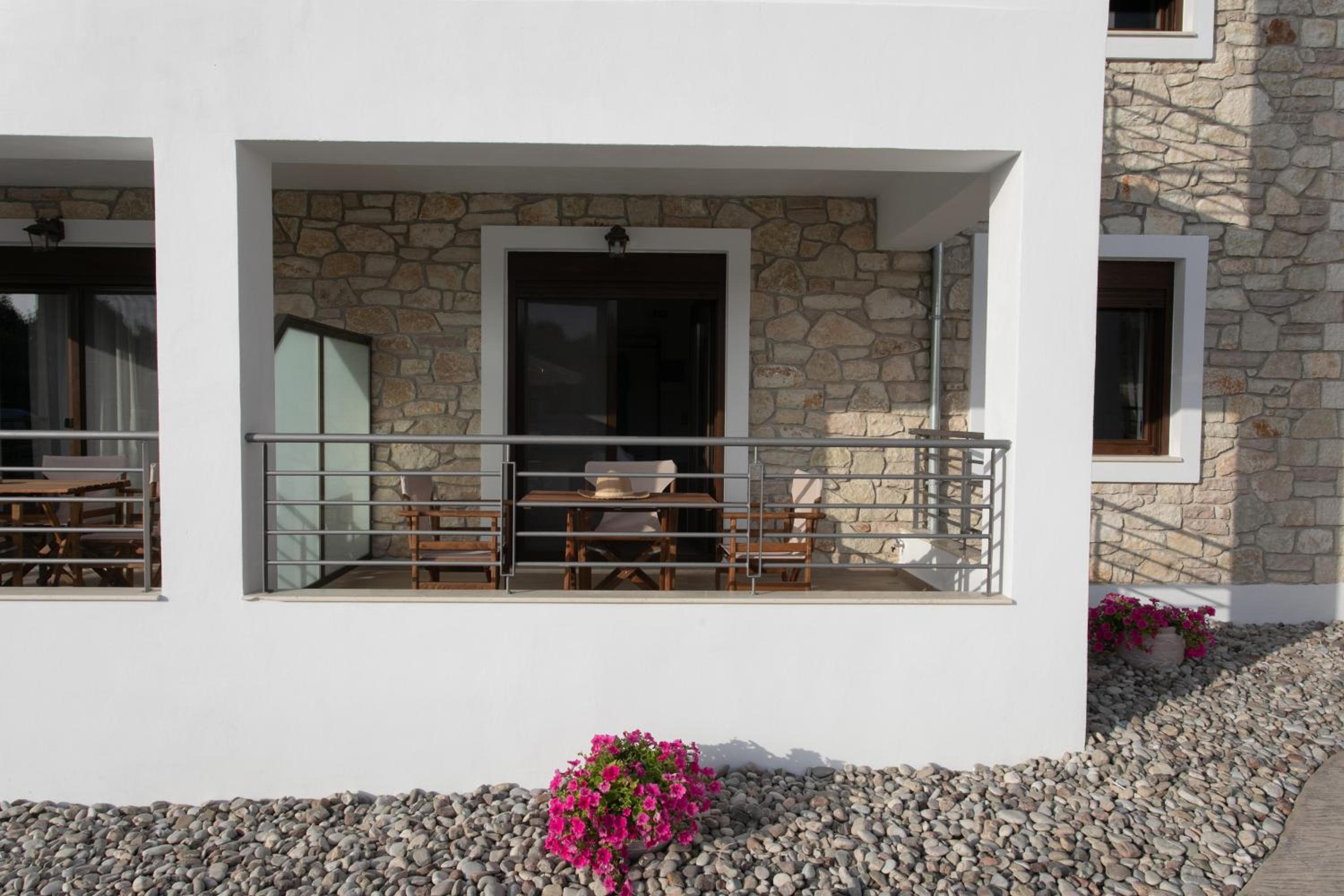 Studio with Pool View photo 3