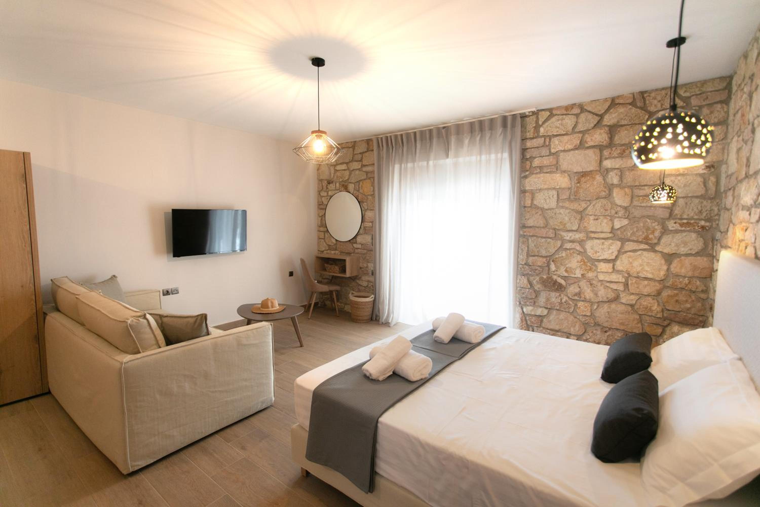 Superior Suite - Photo 15