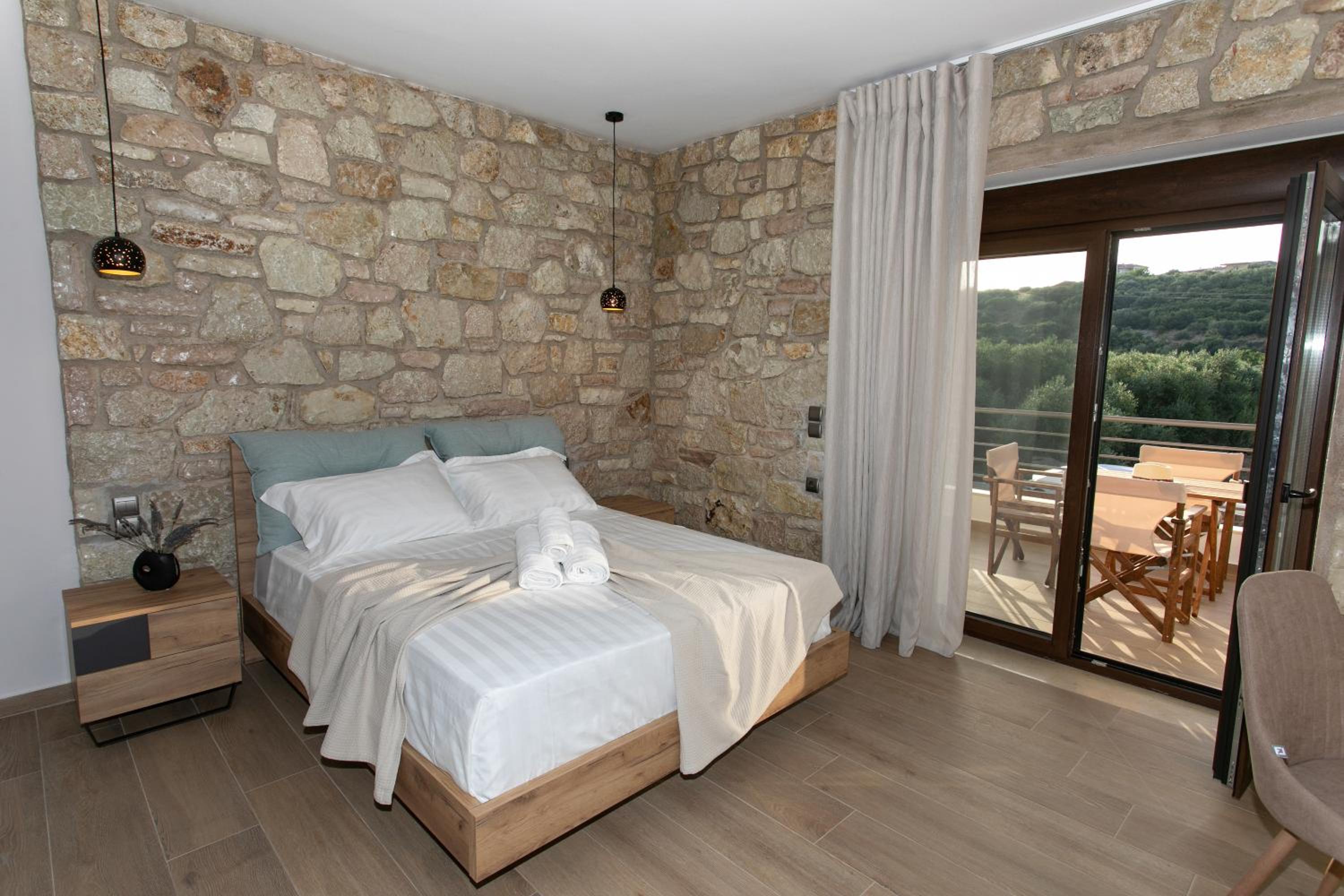 Junior Suite with Pool View photo 3