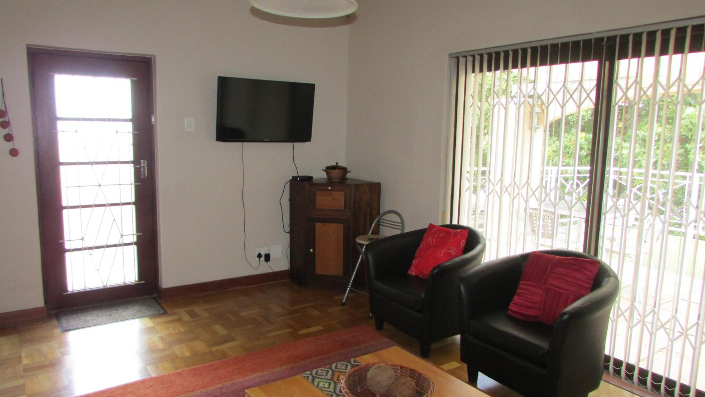 Apartment with Balcony photo 3