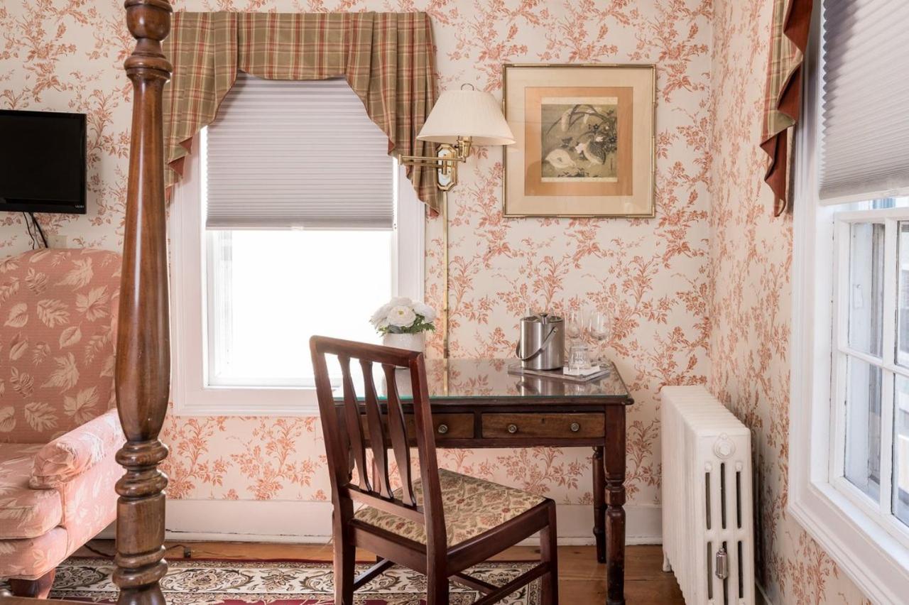 Queen Room photo 1