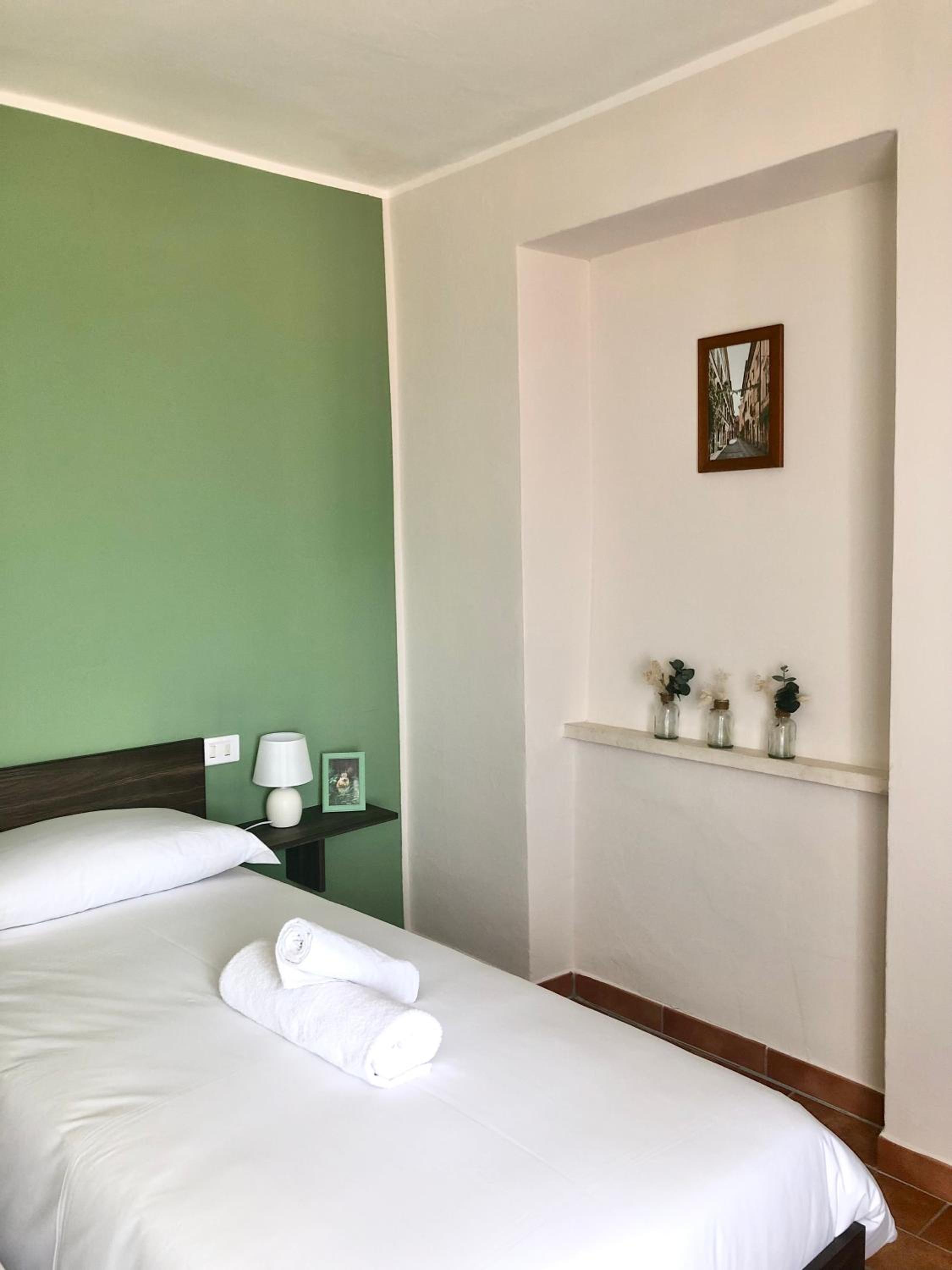 Twin Room - Photo 3