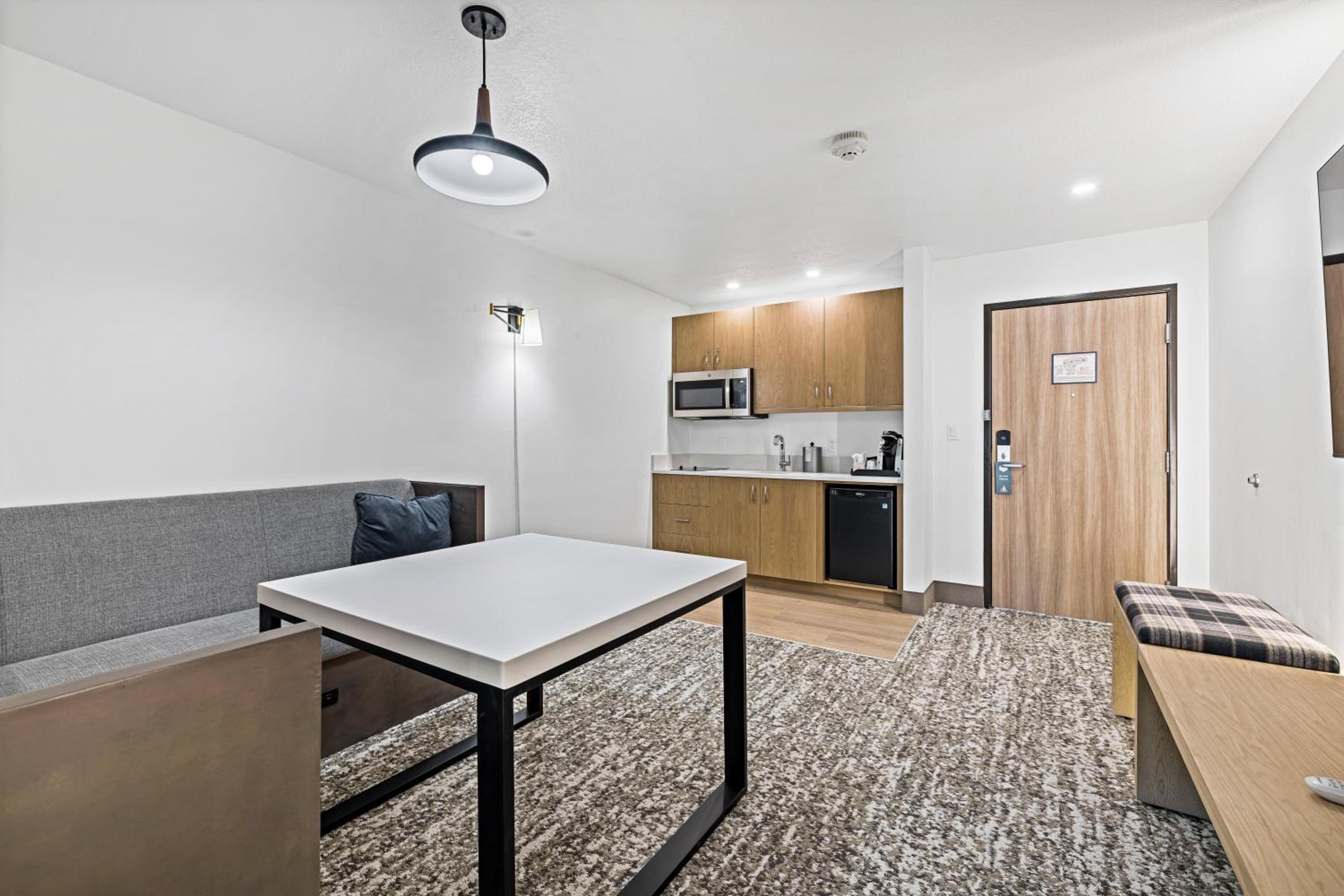 Deluxe King Suite