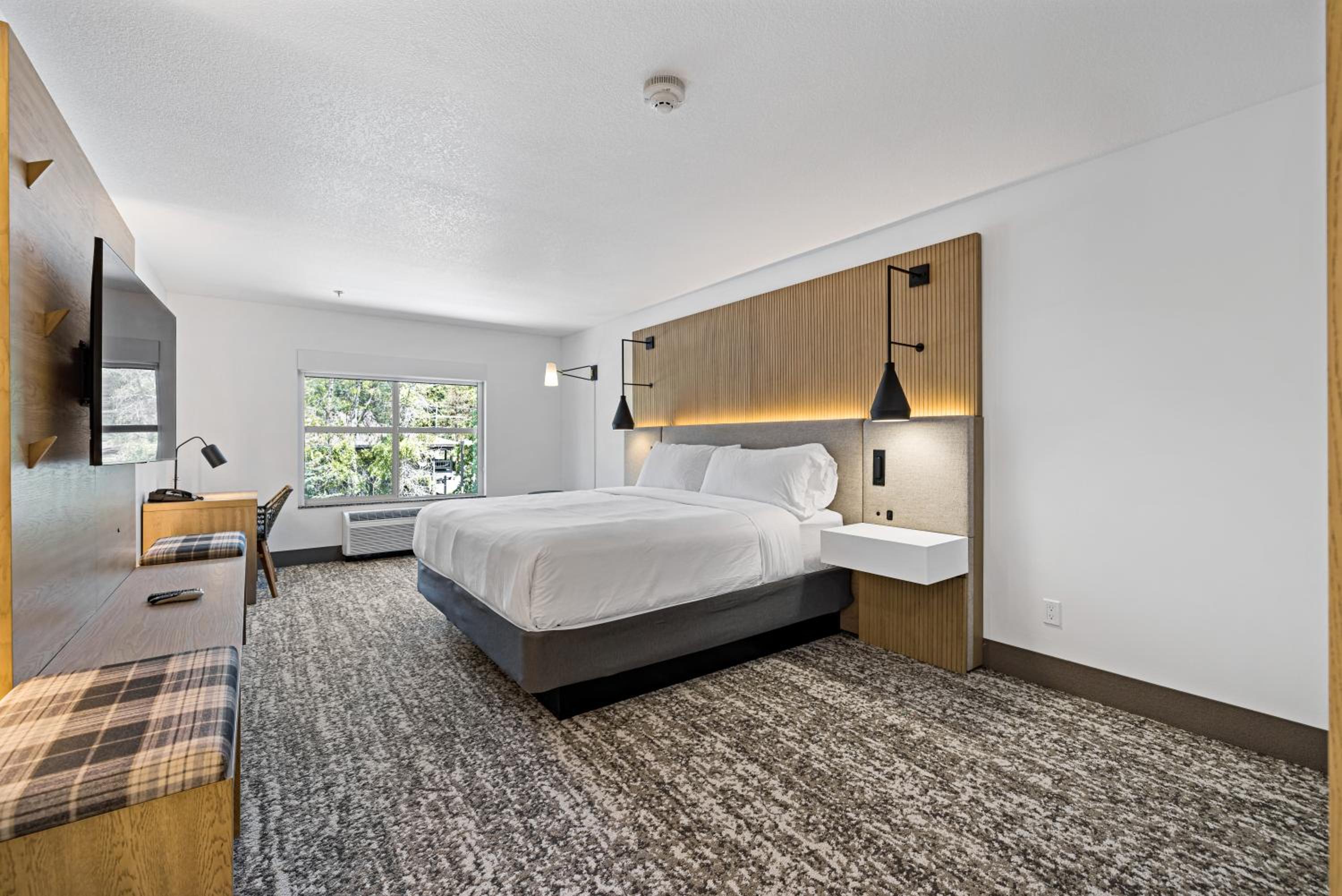 Deluxe King Room